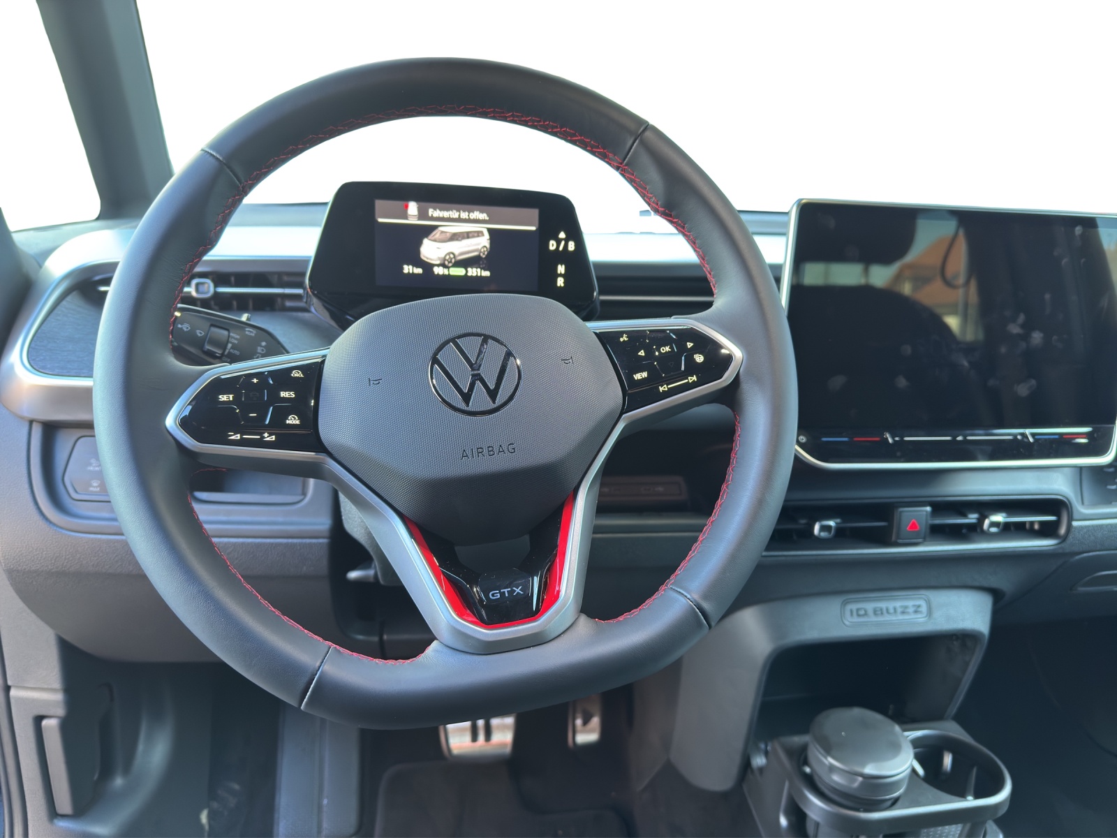 VW ID.Buzz LWB GTX 4 Motion-image-9