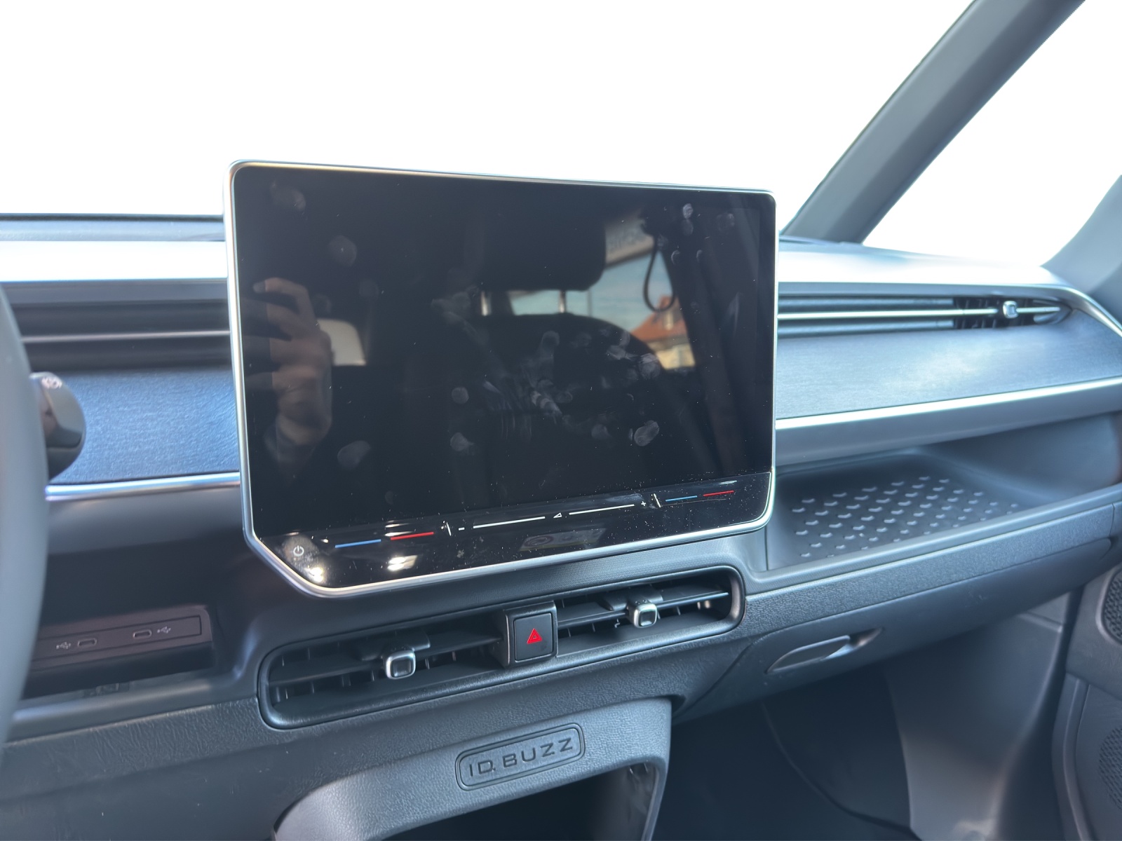 VW ID.Buzz LWB GTX 4 Motion-image-11