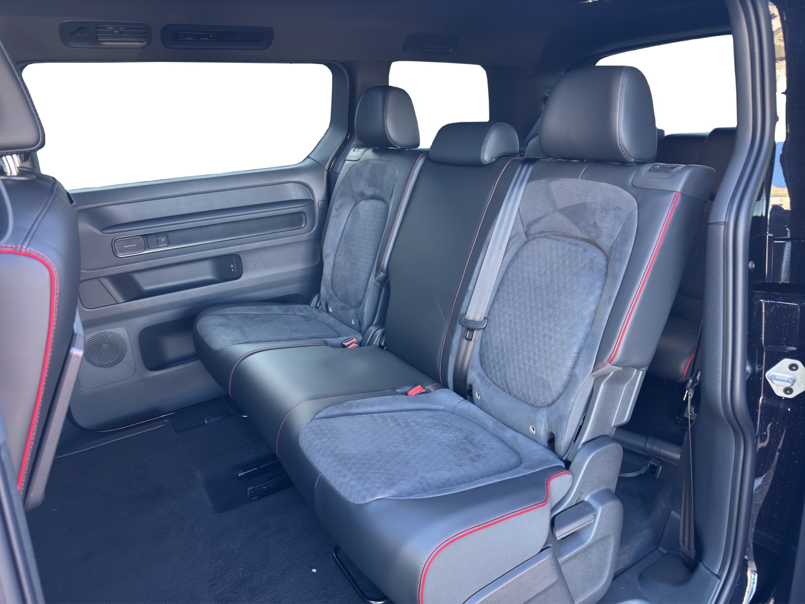 VW ID.Buzz LWB GTX 4 Motion-image-13