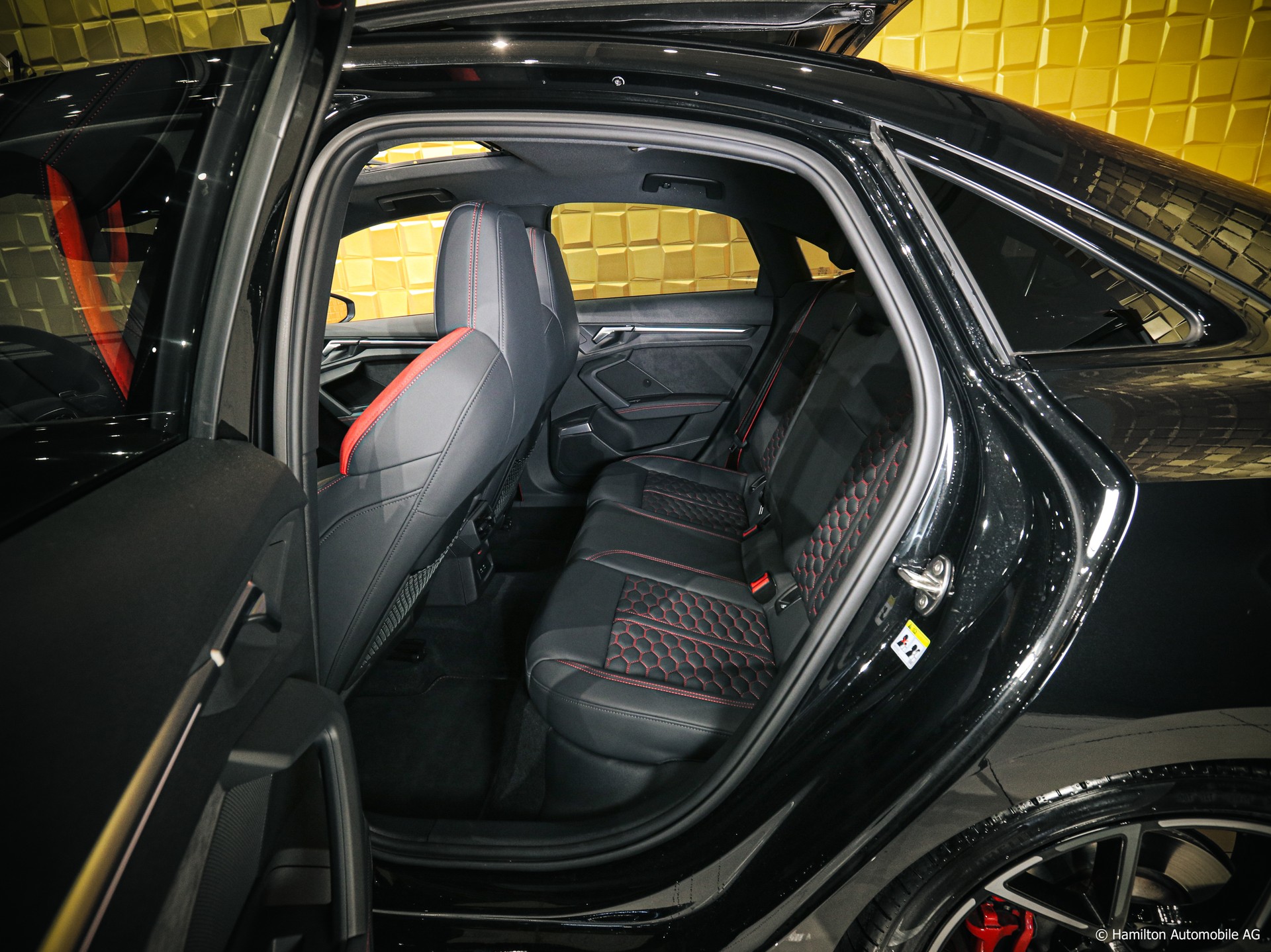 AUDI RS3 Limousine 2.5 TSI quattro S-tronic FULL-image-17