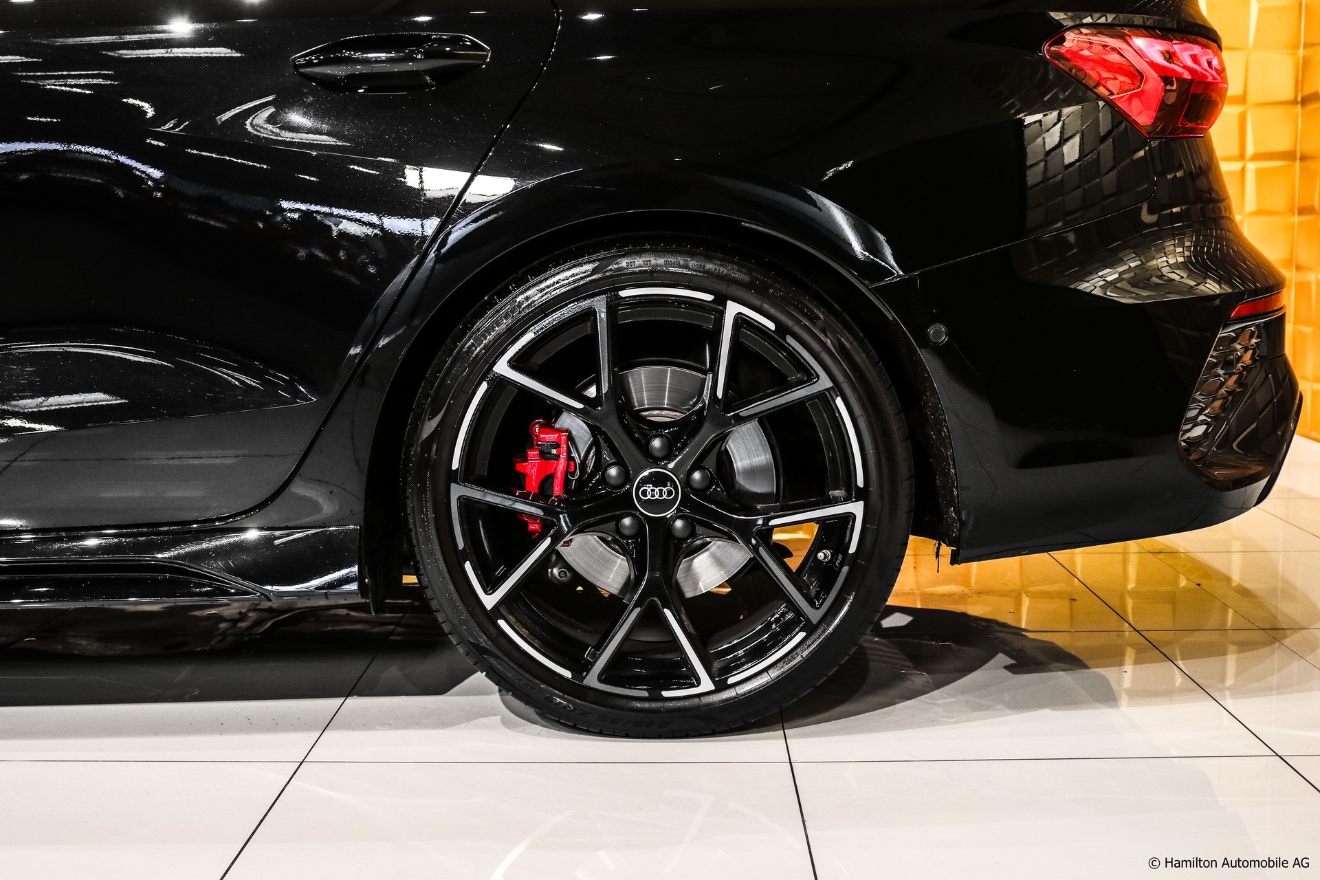 AUDI RS3 Limousine 2.5 TSI quattro S-tronic FULL-image-10