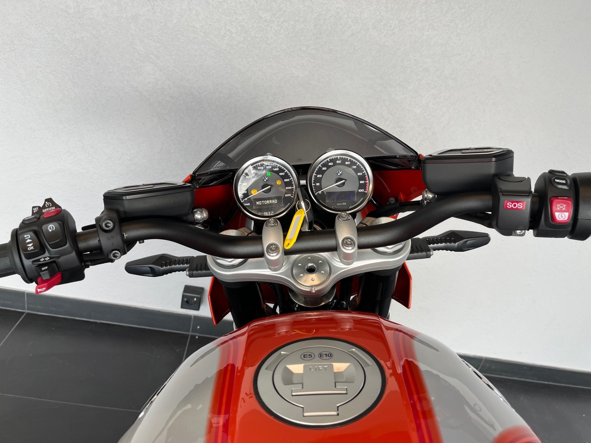 BMW R 12 nine T-image-9