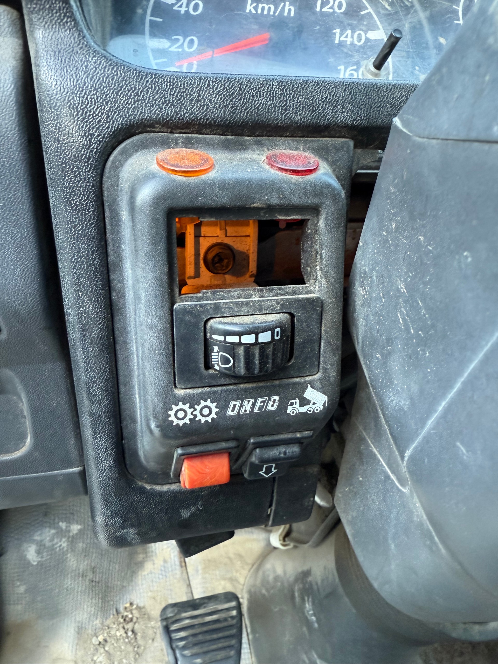 ISUZU NKR 85 - K 35Y07-image-15