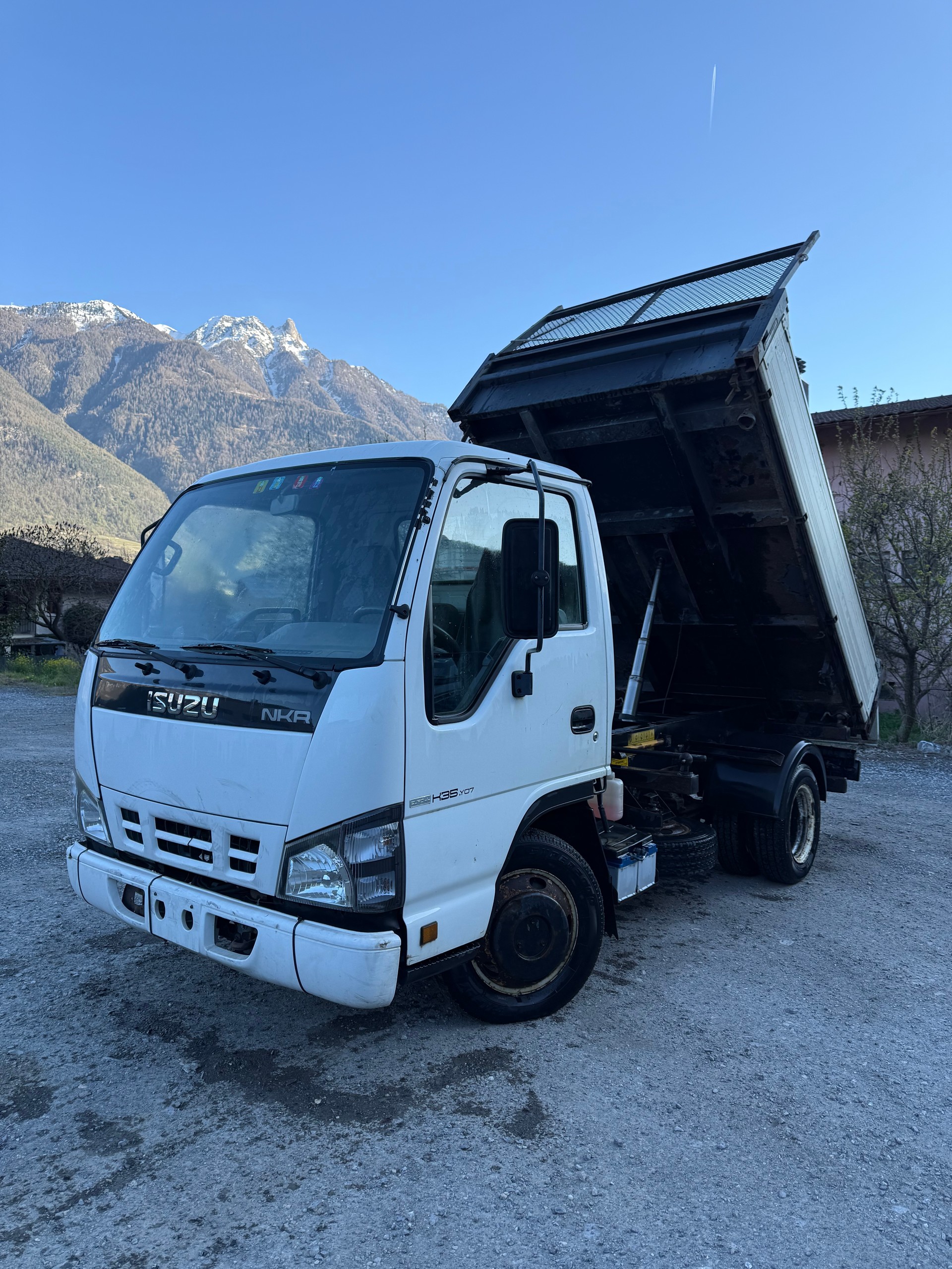 ISUZU NKR 85 - K 35Y07