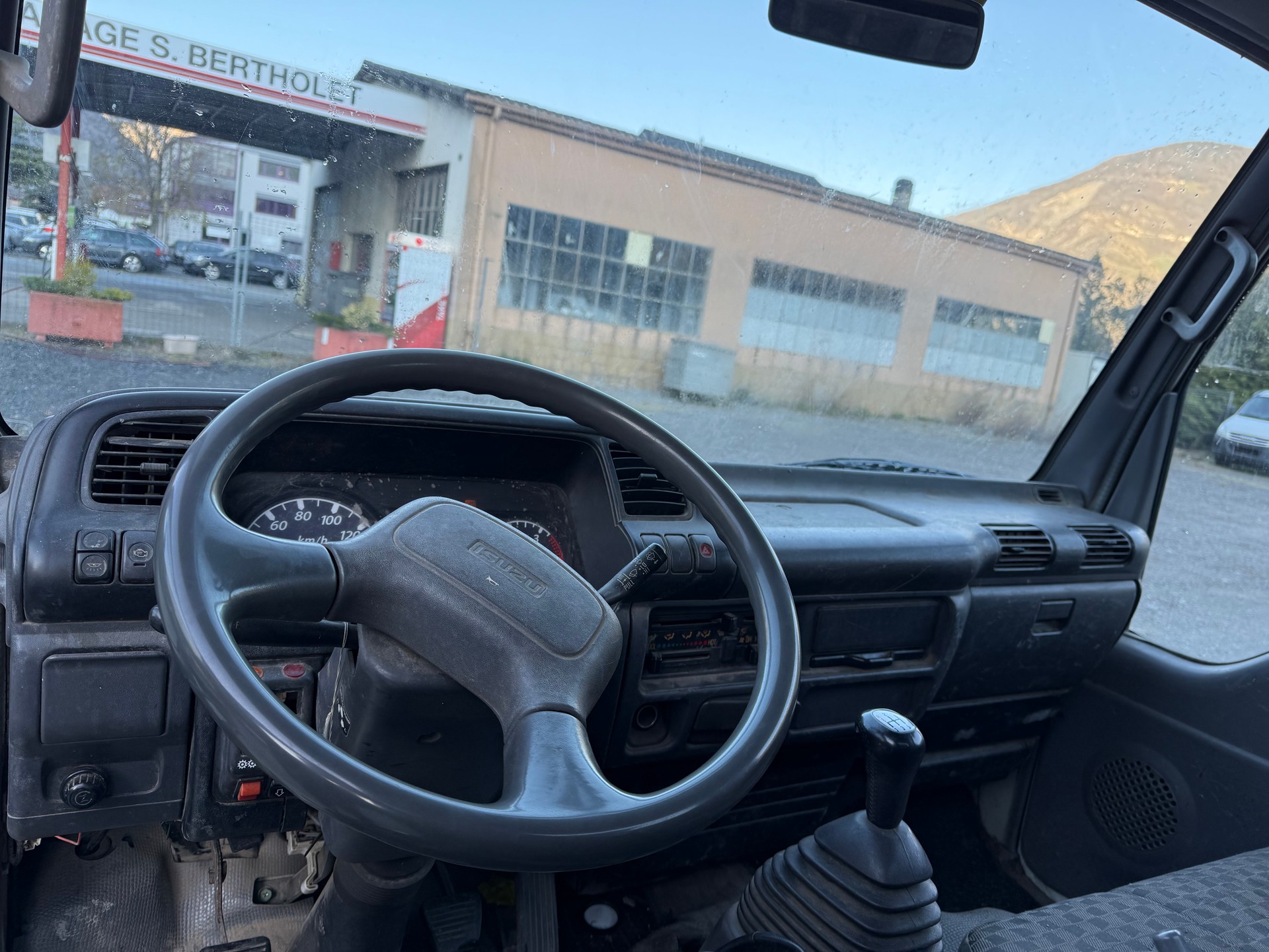 ISUZU NKR 85 - K 35Y07-image-9
