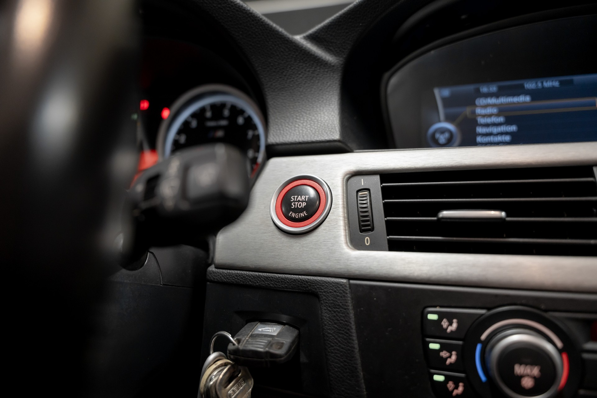 BMW M3 Cabriolet-image-9