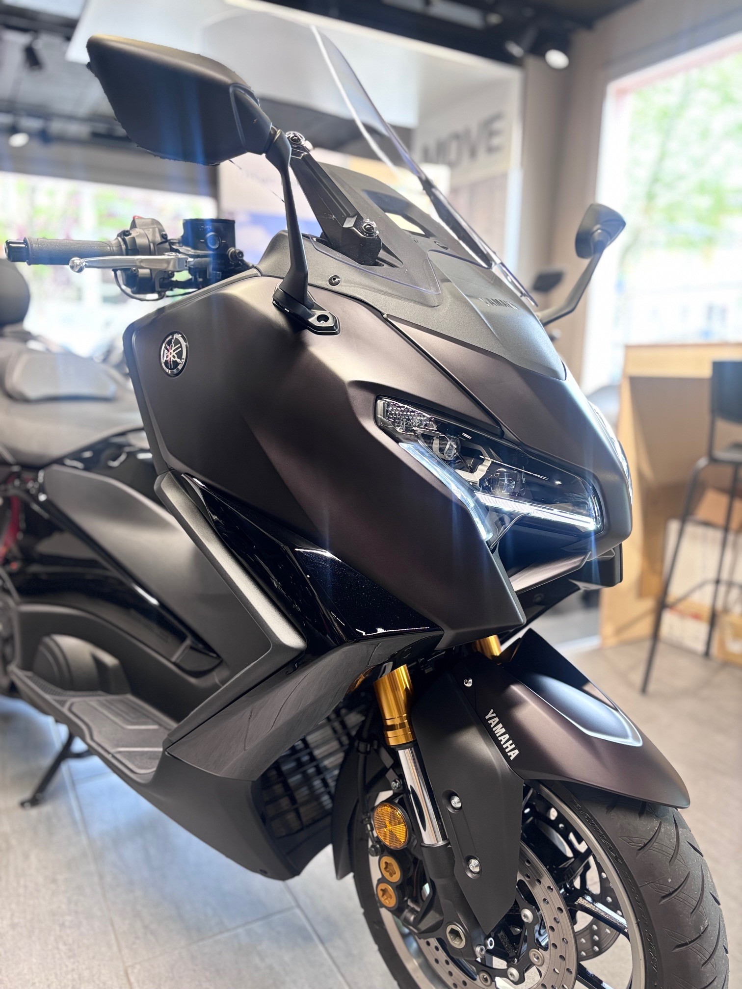 YAMAHA T-MAX 560 tech max-showroom-element-1