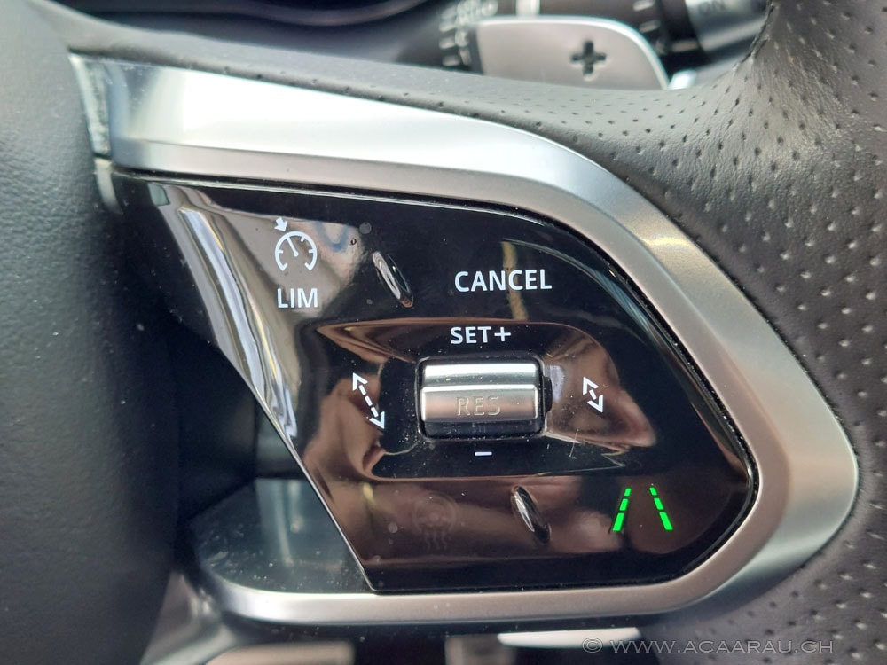JAGUAR E-Pace 1.5 P300e R-Dynamic AWD HSE / Video : https://youtu.be/Iq_MVGWVXyE / Bilder : https://youtu.be/w_55yssFC3c-image-12