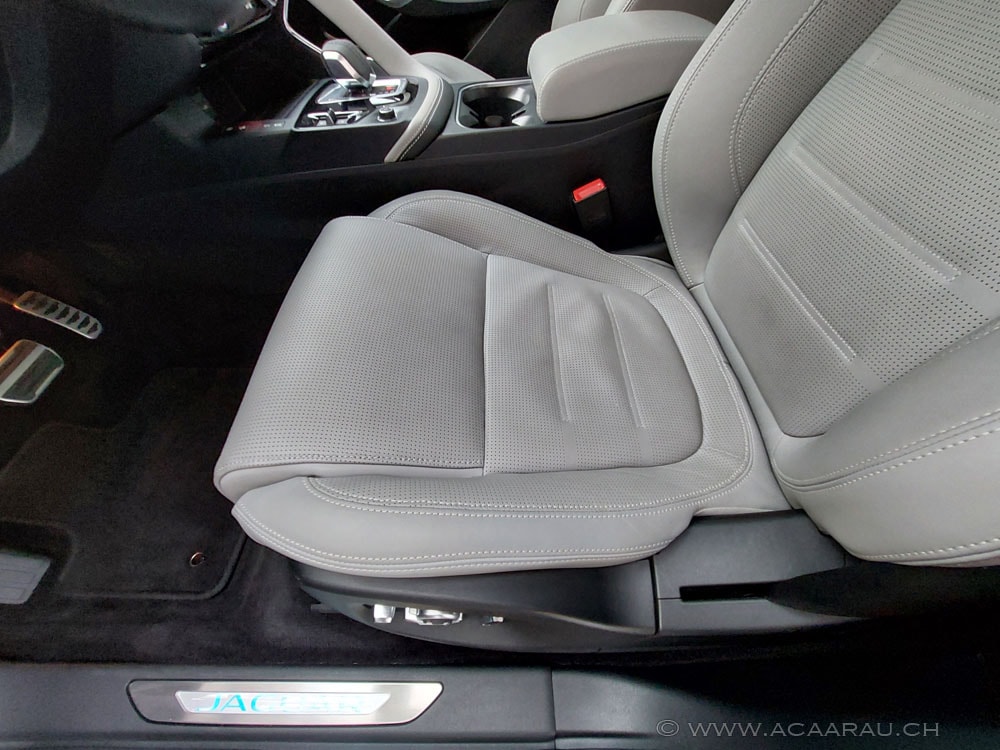 JAGUAR E-Pace 1.5 P300e R-Dynamic AWD HSE / Video : https://youtu.be/Iq_MVGWVXyE / Bilder : https://youtu.be/w_55yssFC3c-image-21