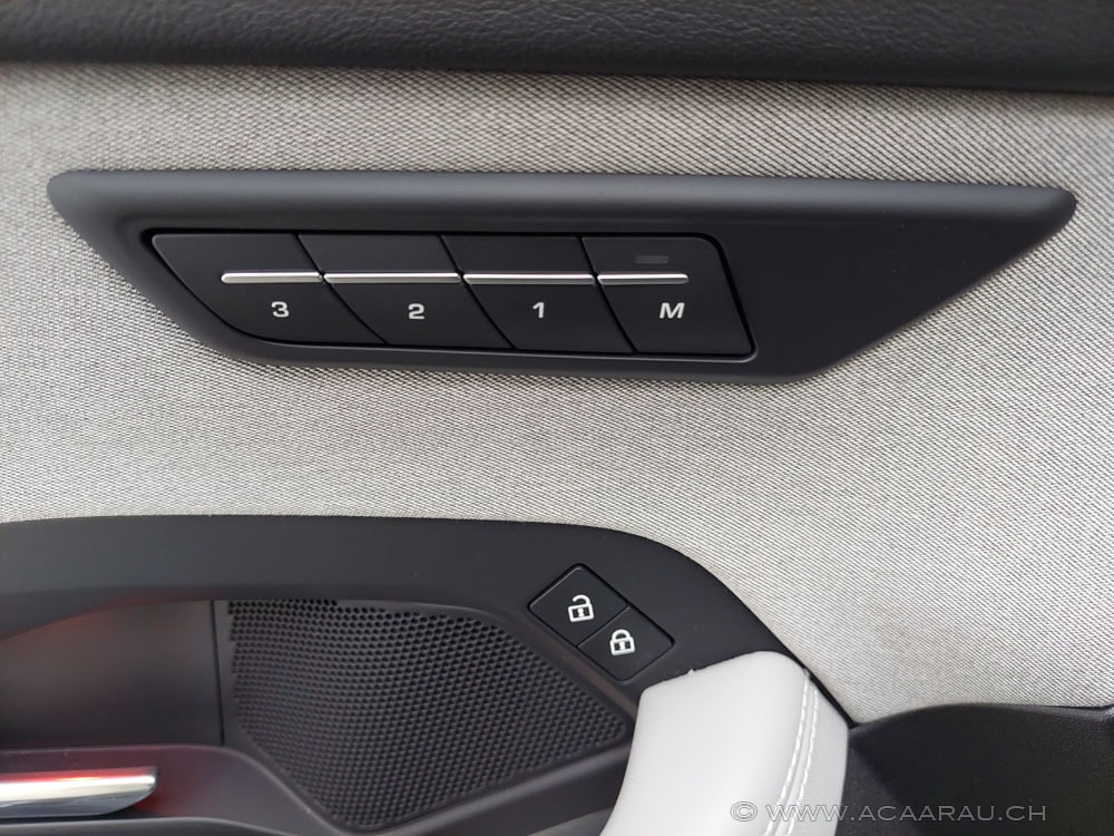 JAGUAR E-Pace 1.5 P300e R-Dynamic AWD HSE / Video : https://youtu.be/Iq_MVGWVXyE / Bilder : https://youtu.be/w_55yssFC3c-image-22