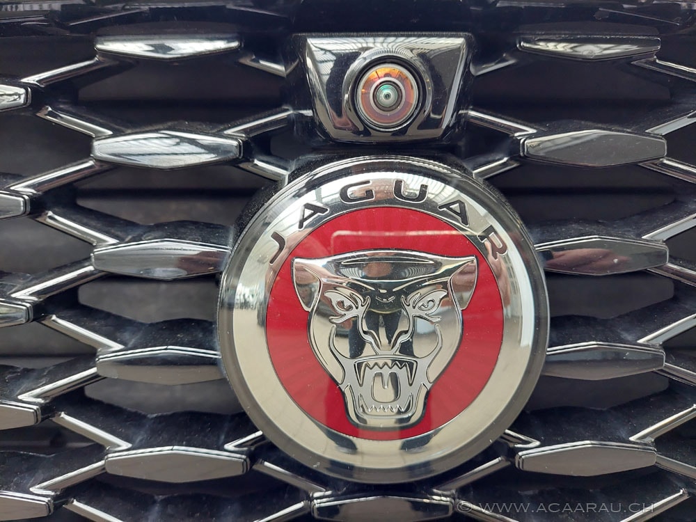 JAGUAR E-Pace 1.5 P300e R-Dynamic AWD HSE / Video : https://youtu.be/Iq_MVGWVXyE / Bilder : https://youtu.be/w_55yssFC3c-image-9