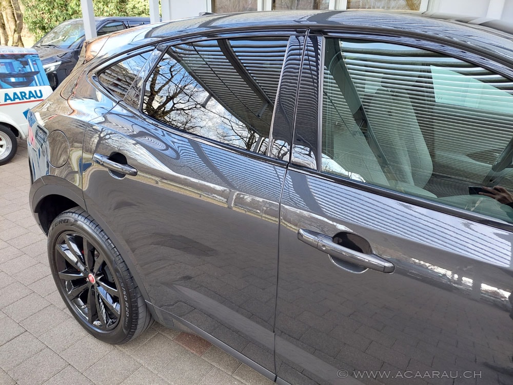 JAGUAR E-Pace 1.5 P300e R-Dynamic AWD HSE / Video : https://youtu.be/Iq_MVGWVXyE / Bilder : https://youtu.be/w_55yssFC3c-image-5
