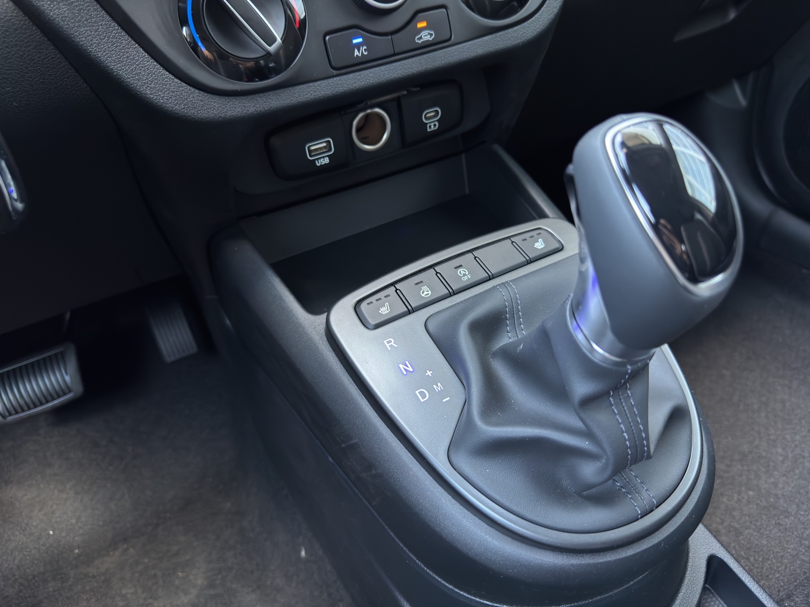 HYUNDAI i10 1.2 Amplia-image-9