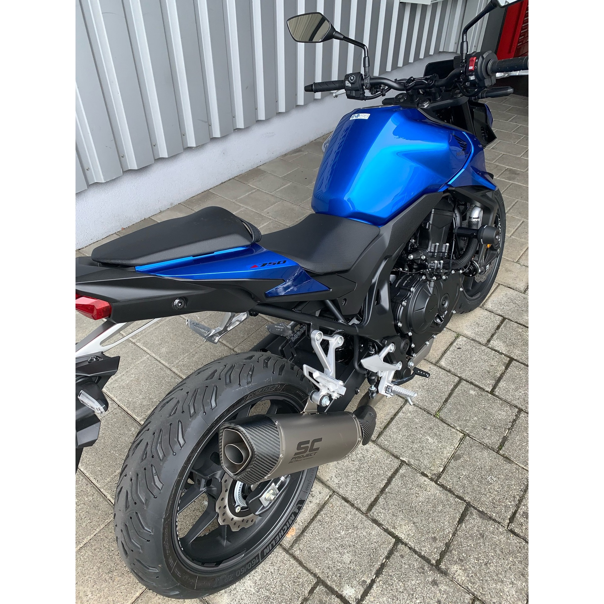 HONDA CB 750 Hornet - Hive Edition-showroom-element-1