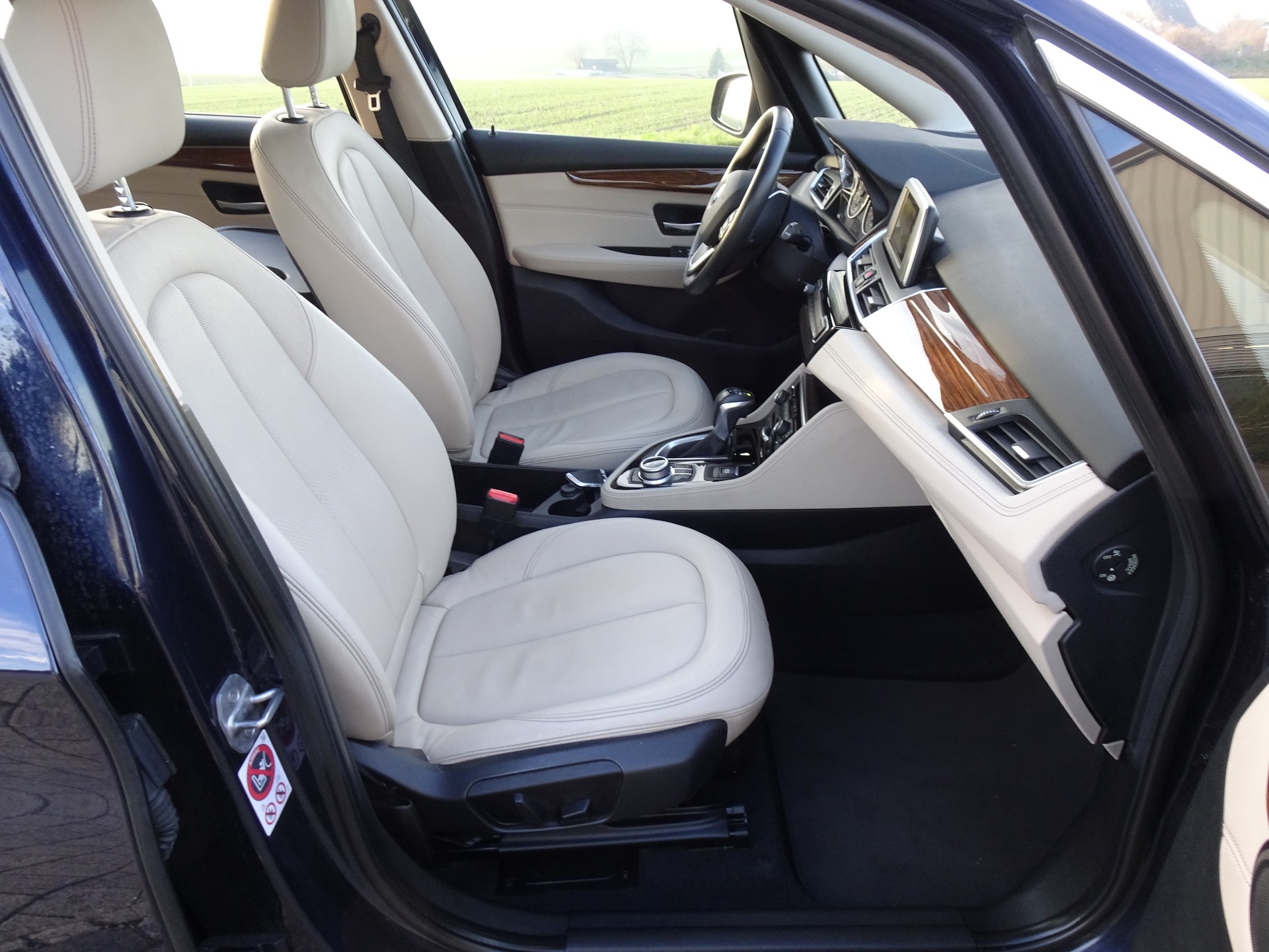 BMW 220i Active Tourer Steptronic-image-5