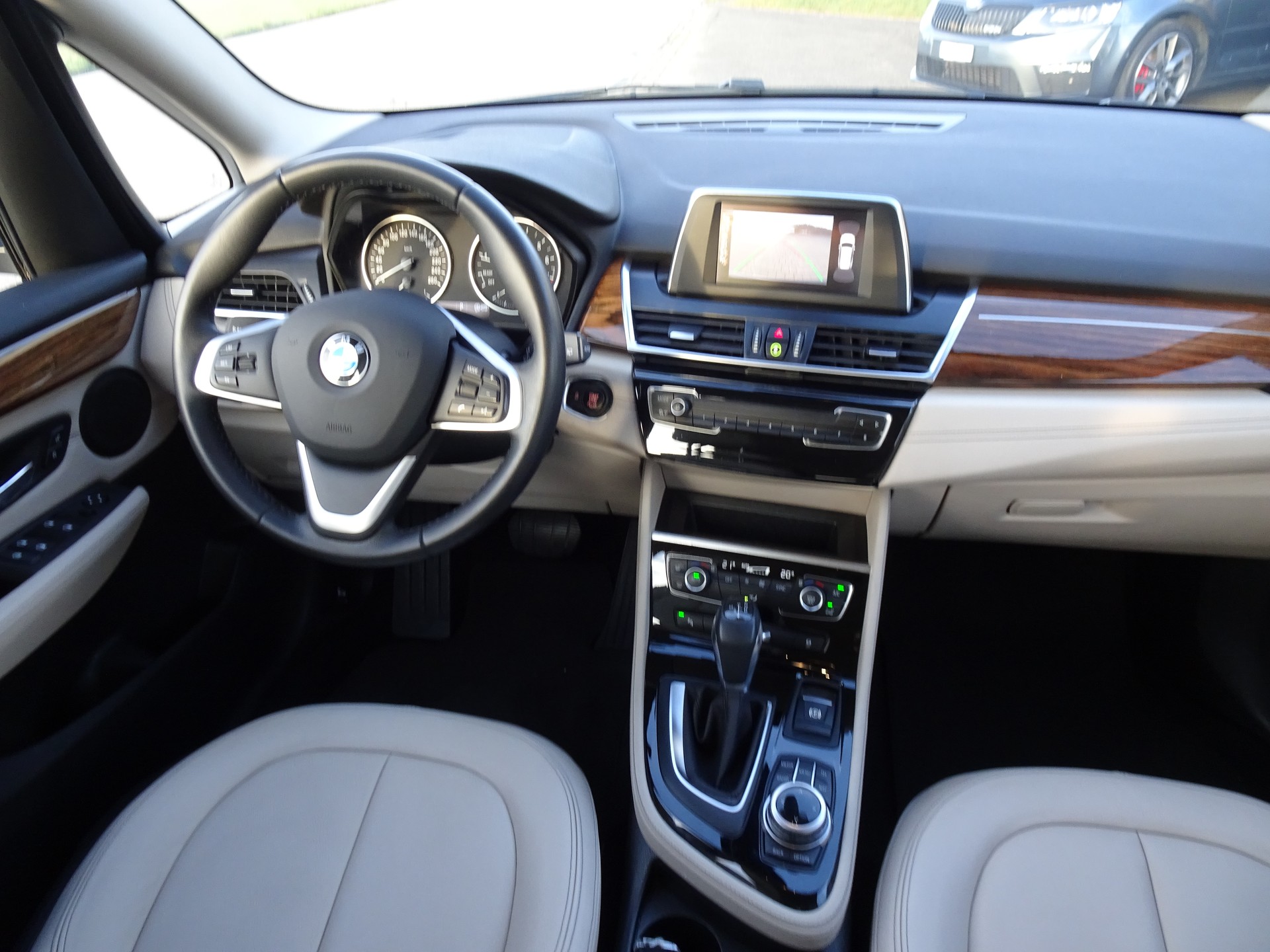 BMW 220i Active Tourer Steptronic-image-6