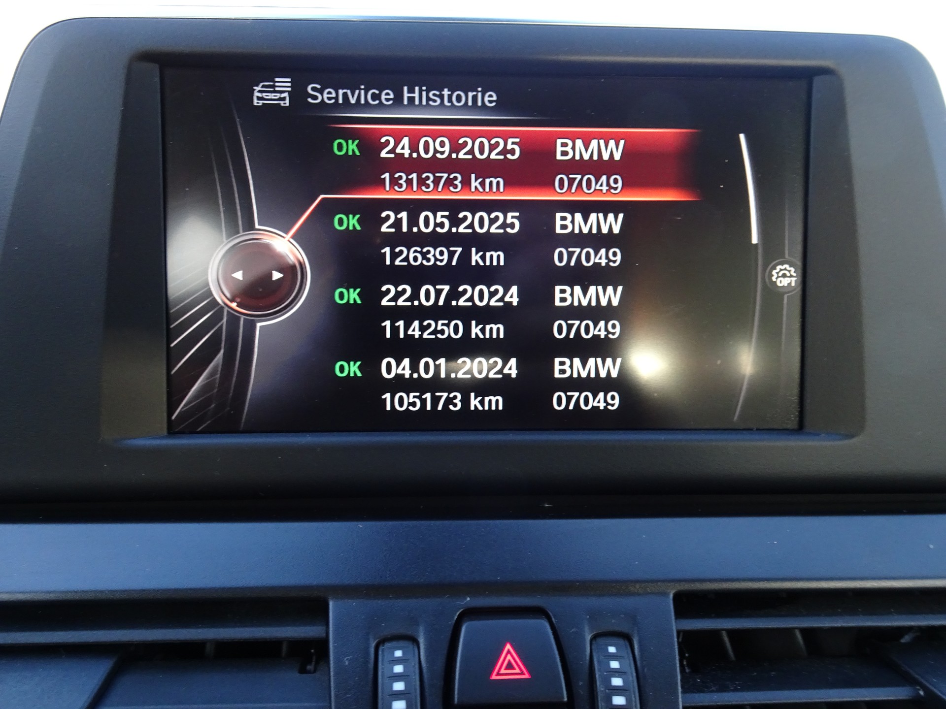 BMW 220i Active Tourer Steptronic-image-12