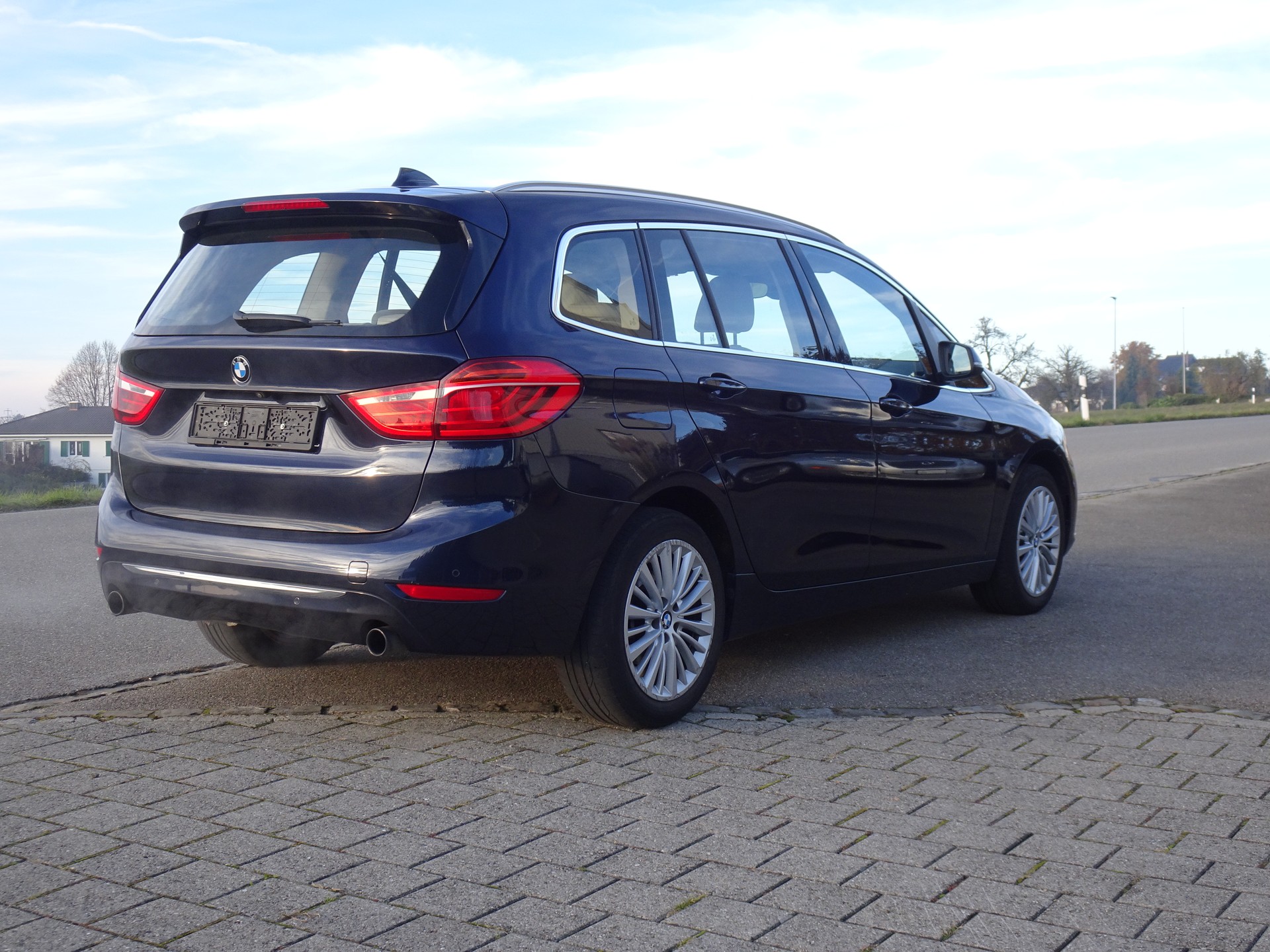 BMW 220i Active Tourer Steptronic-image-3