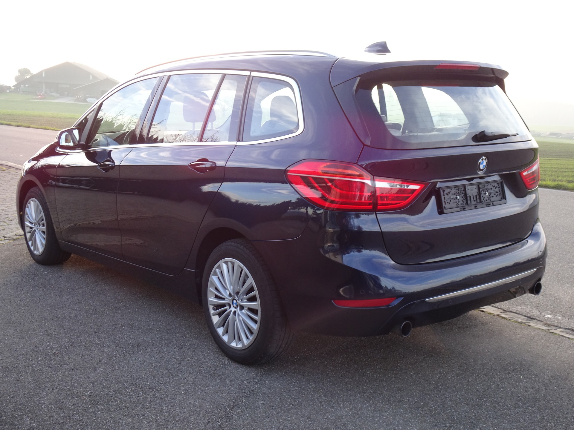 BMW 220i Active Tourer Steptronic-image-2