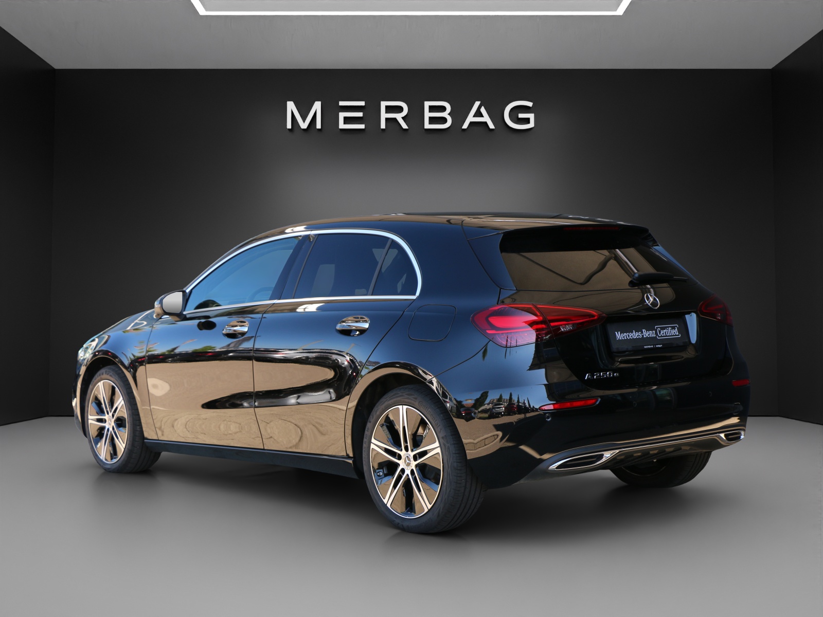 MERCEDES-BENZ A 250 e 8G-DCT-image-2