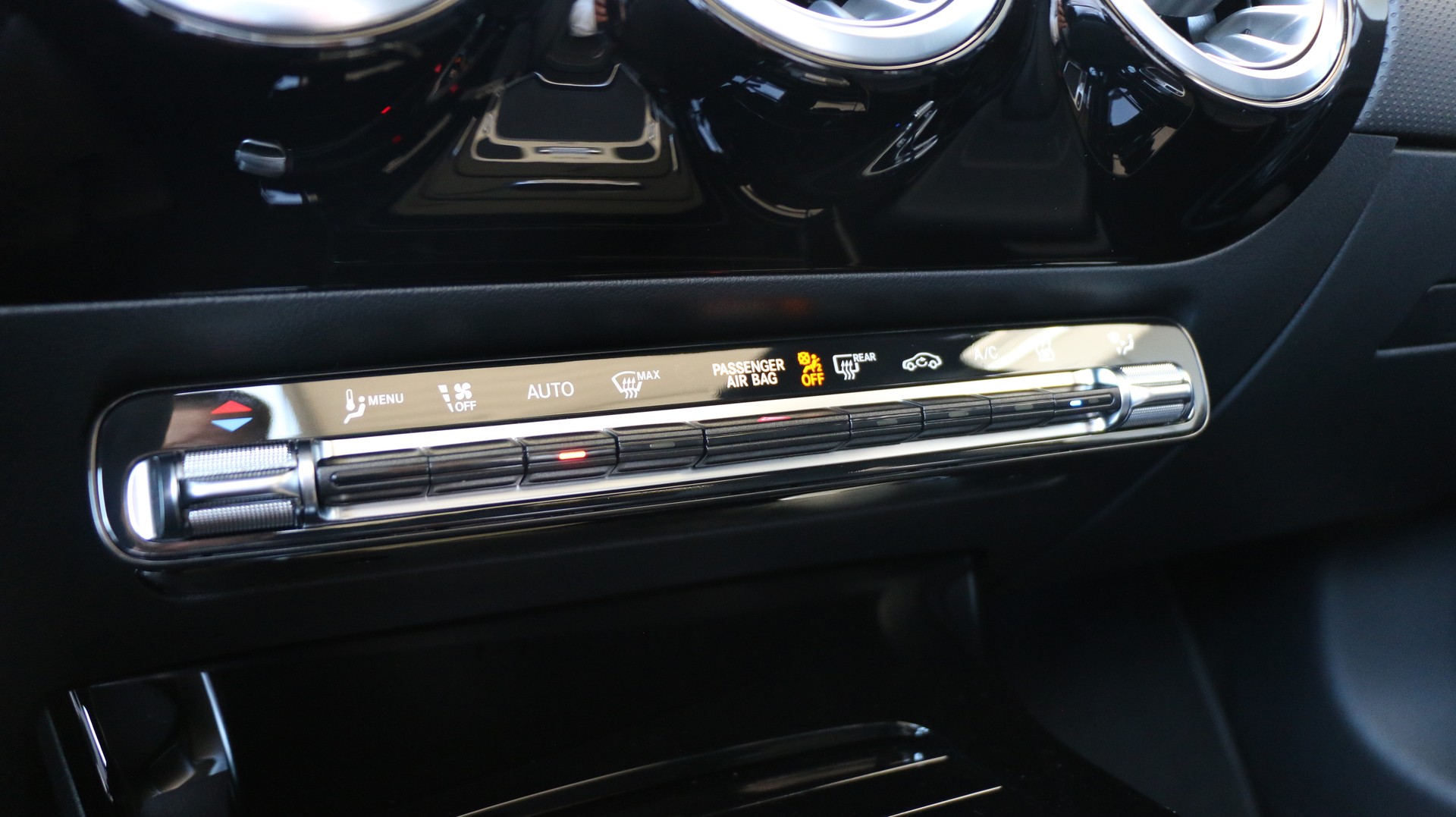 MERCEDES-BENZ A 250 e 8G-DCT-image-14