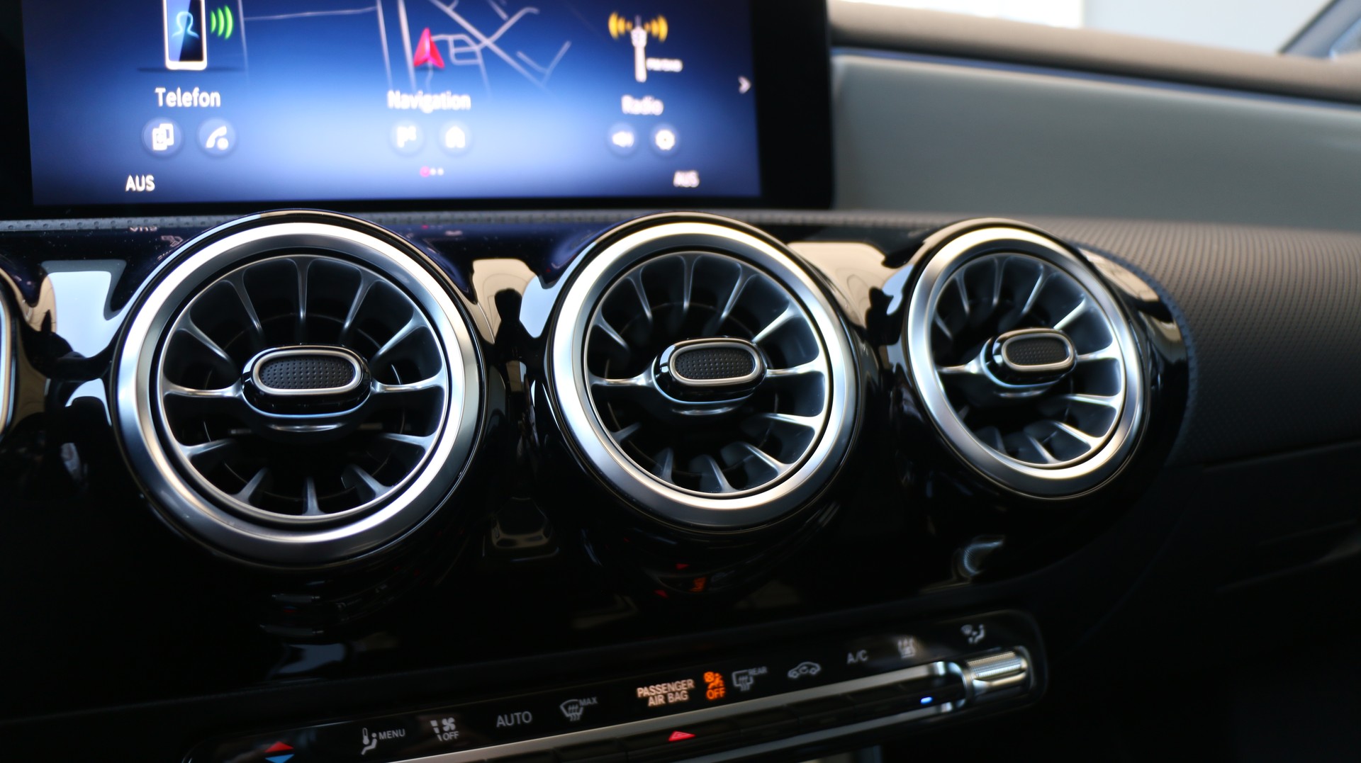 MERCEDES-BENZ A 250 e 8G-DCT-image-13