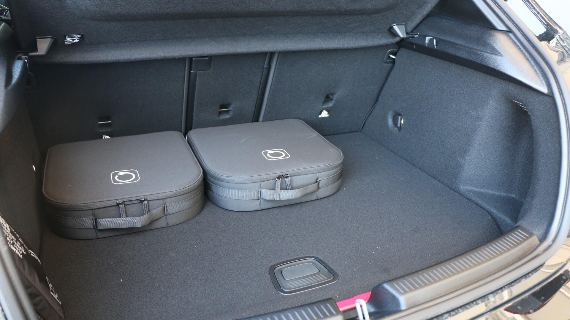 MERCEDES-BENZ A 250 e 8G-DCT-image-9