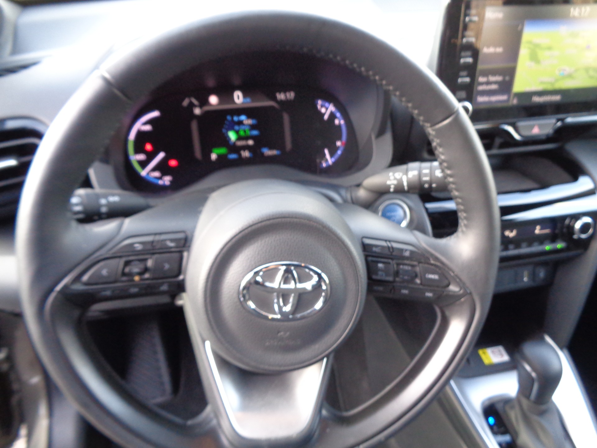 TOYOTA Yaris Cross 1.5 Trend e-CVT AWDi-image-8