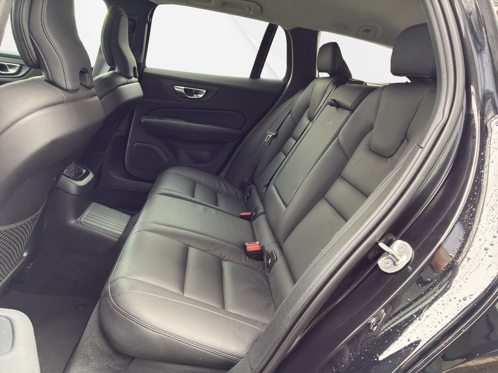 VOLVO V60 2.0 T6 TE Plus Dark eAWD-image-13