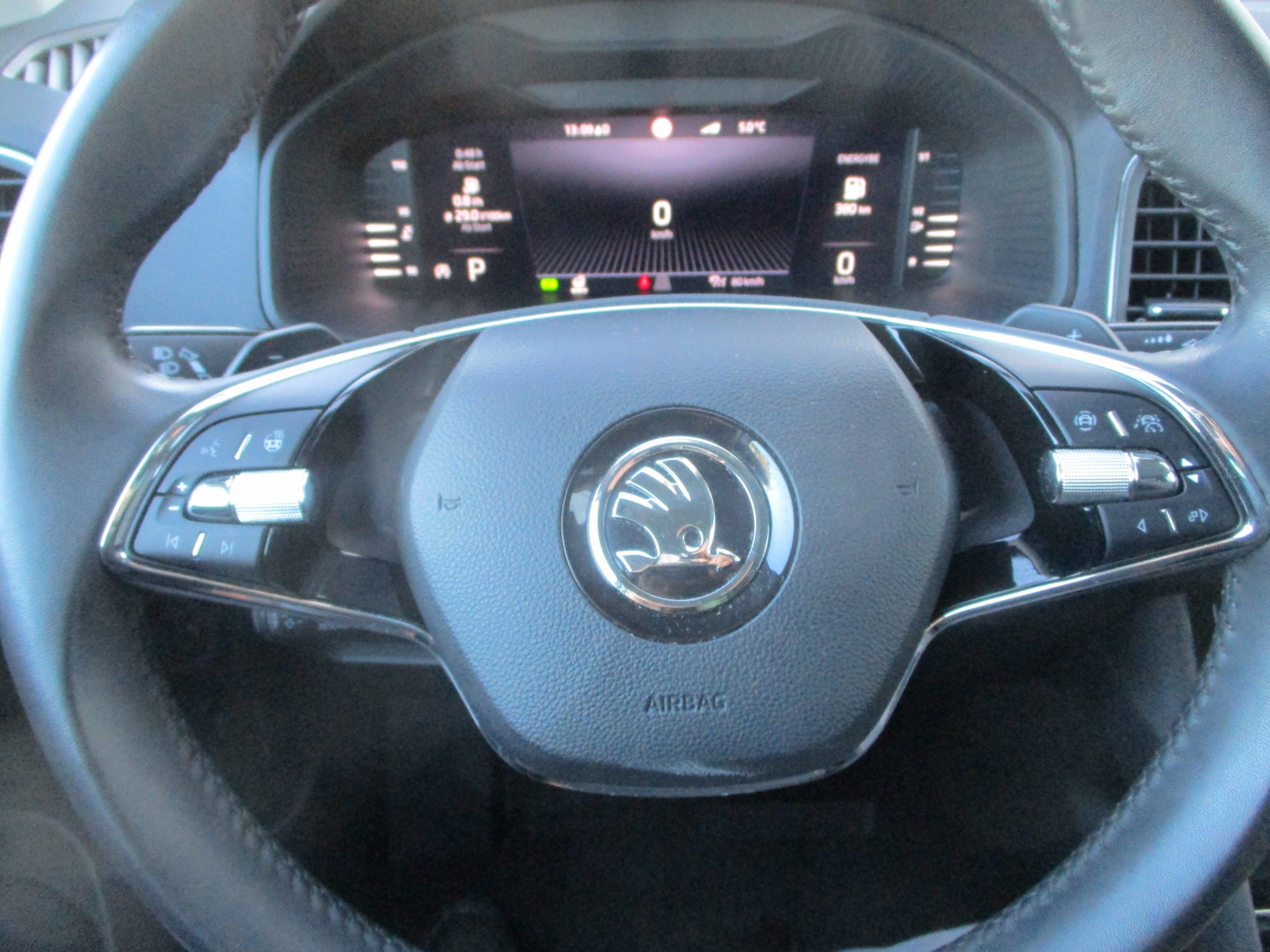 SKODA Karoq 2.0 TDI CR Style 4x4 DSG-image-12