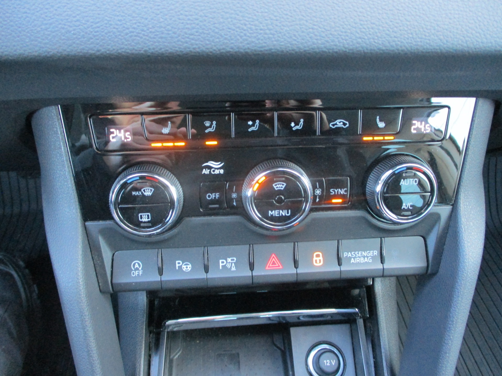 SKODA Karoq 2.0 TDI CR Style 4x4 DSG-image-9