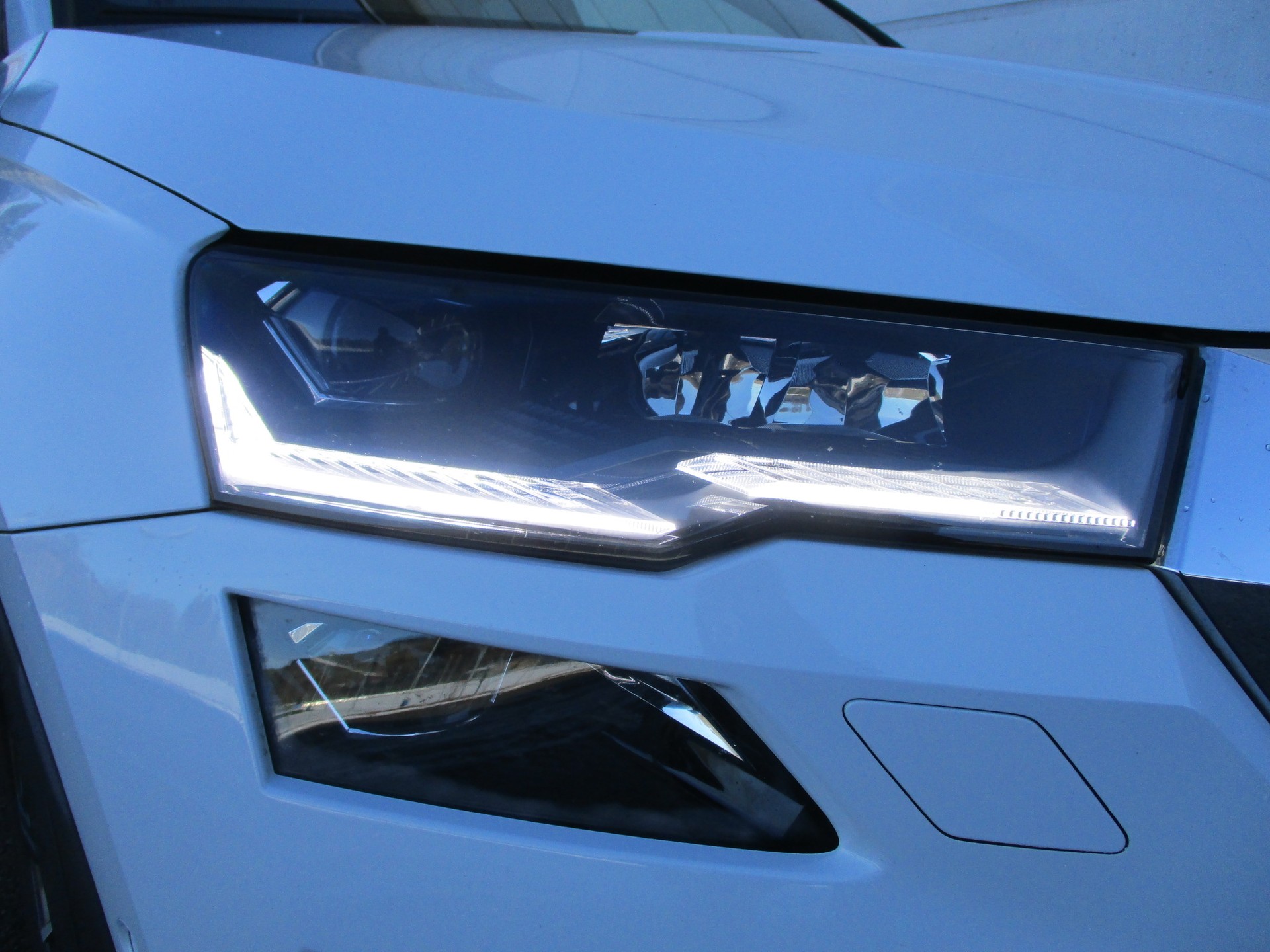SKODA Karoq 2.0 TDI CR Style 4x4 DSG-image-4