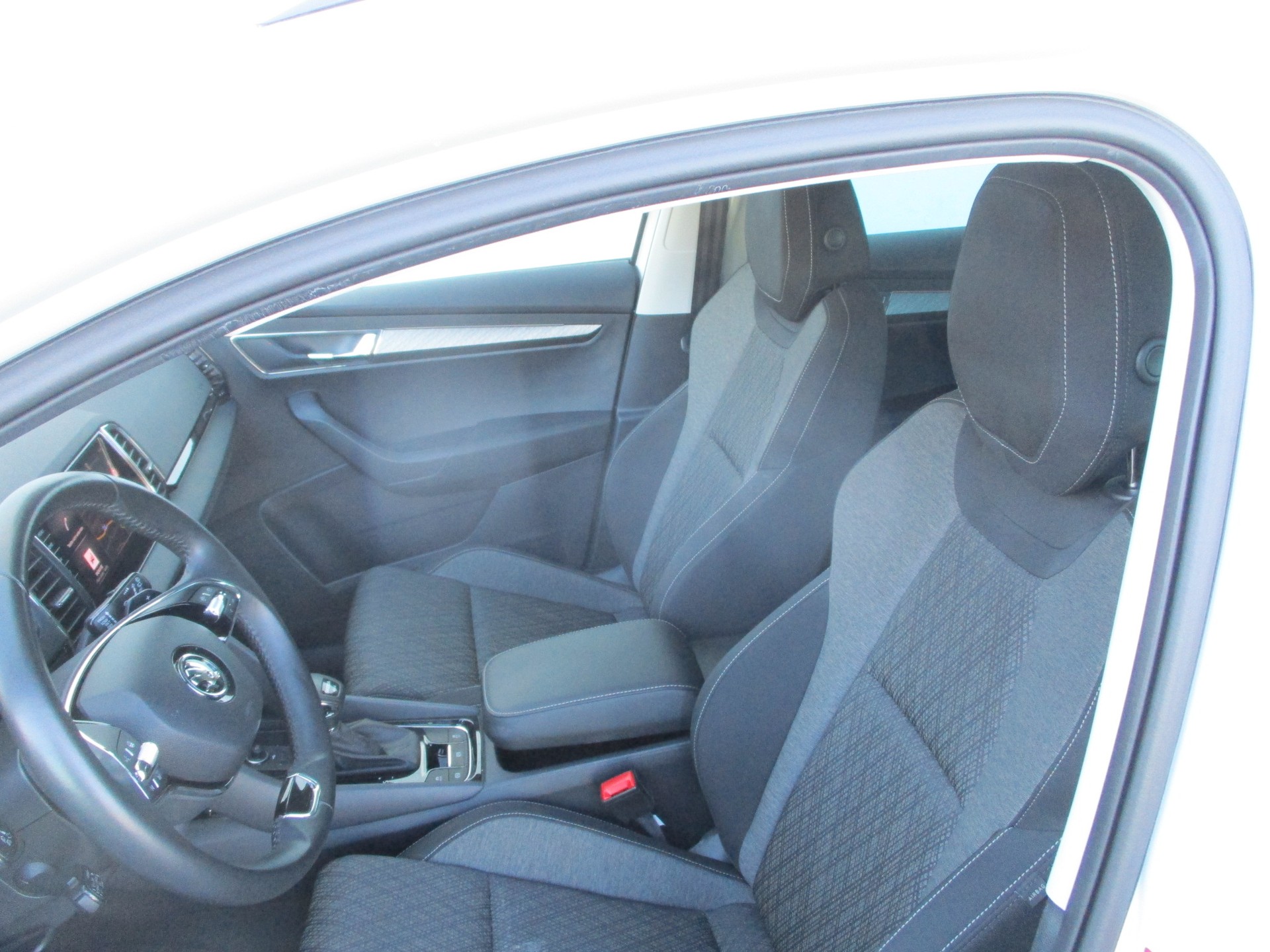 SKODA Karoq 2.0 TDI CR Style 4x4 DSG-image-13