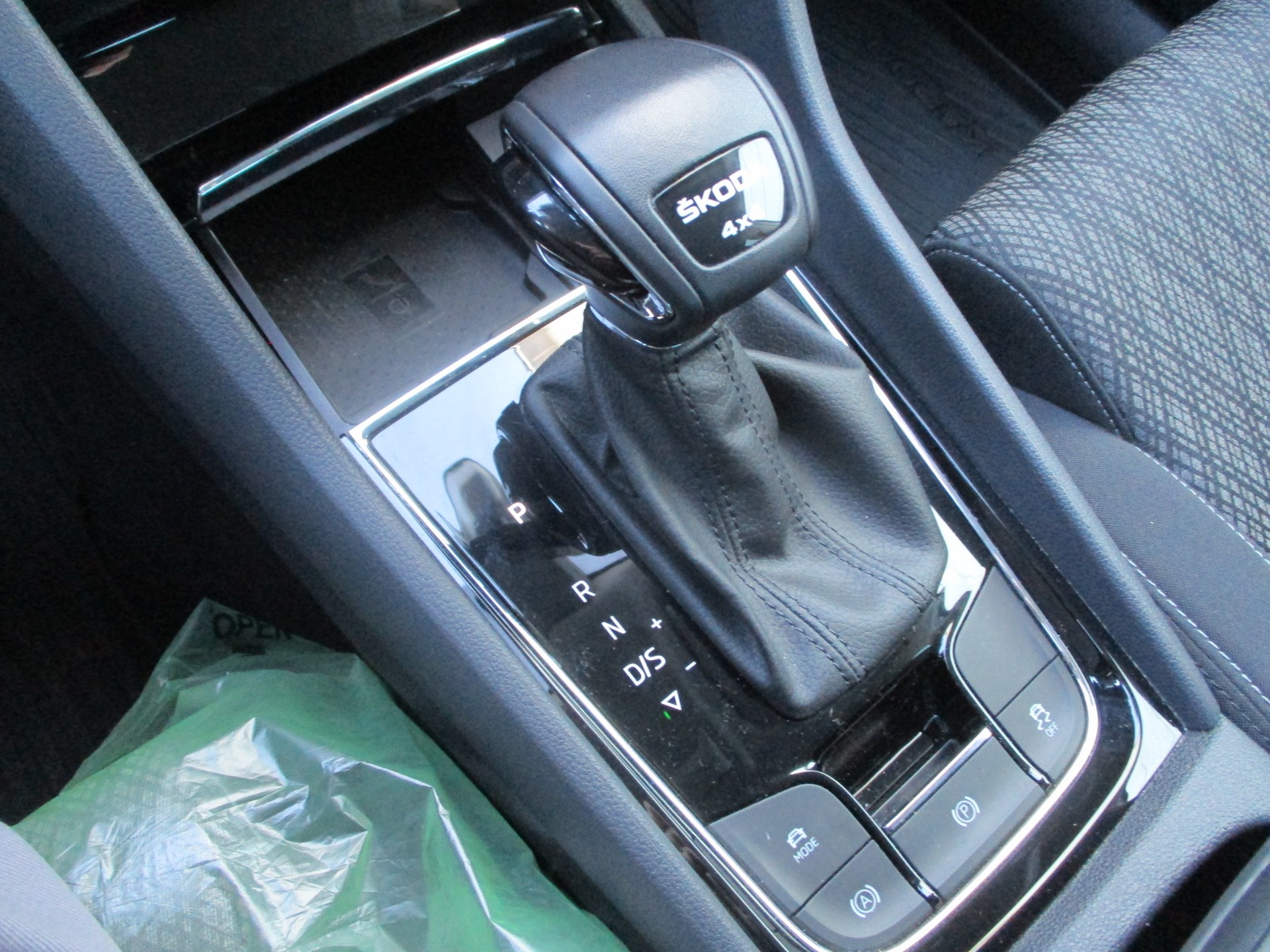 SKODA Karoq 2.0 TDI CR Style 4x4 DSG-image-10