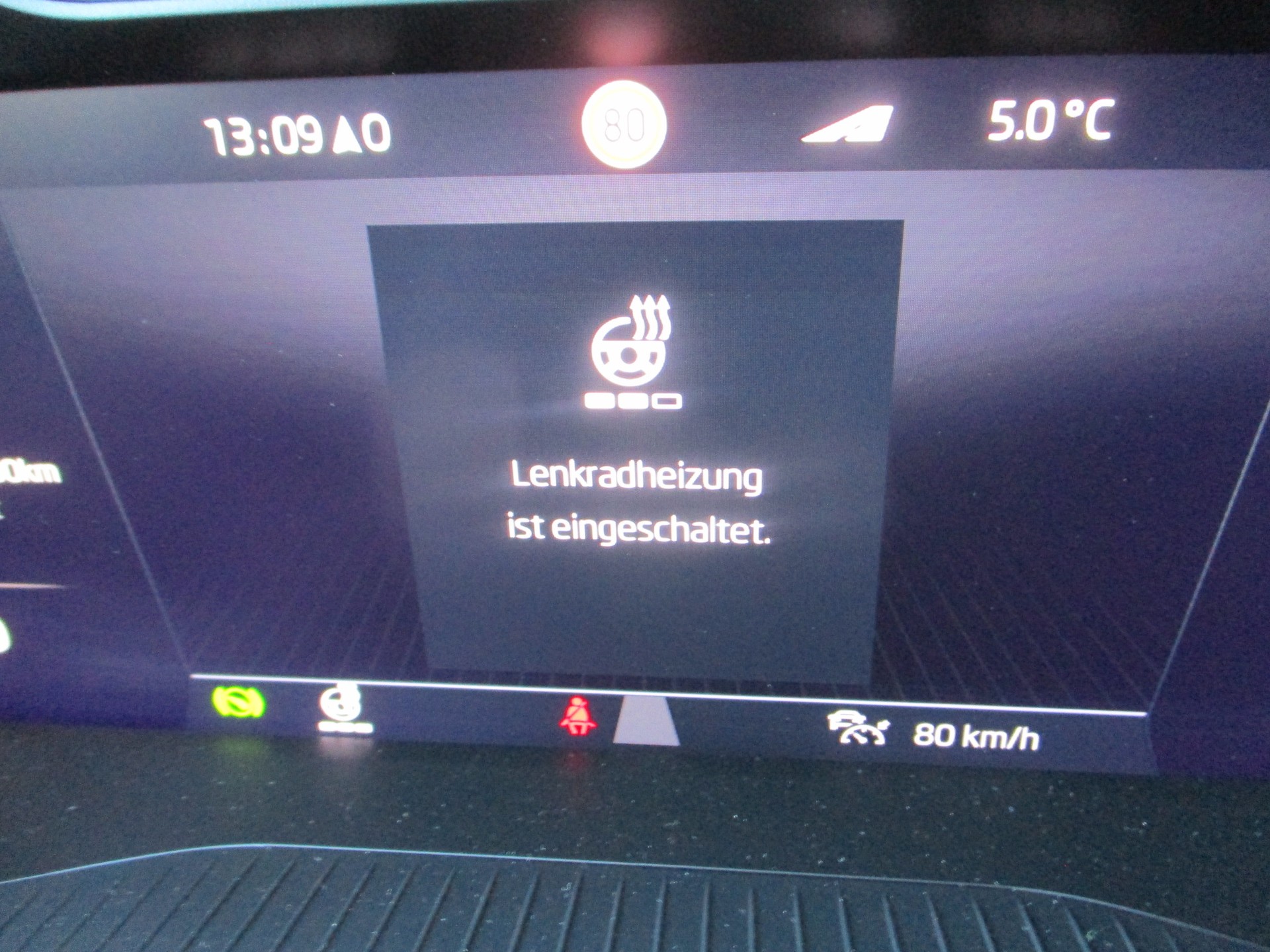 SKODA Karoq 2.0 TDI CR Style 4x4 DSG-image-11