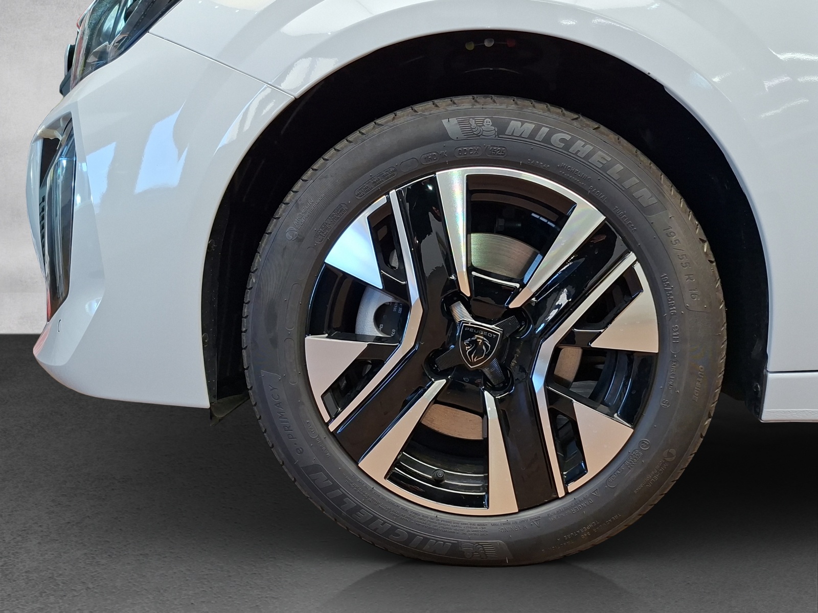 PEUGEOT 208 1.2 Hybrid Allure Premium-image-15
