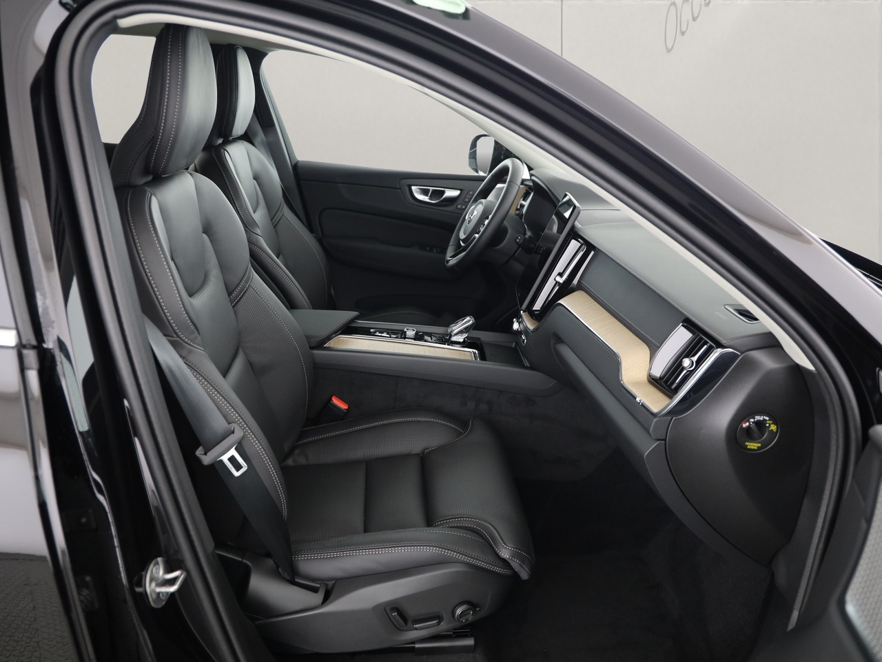 VOLVO XC60 2.0 T6 TE Ultra Bright eAWD-image-4