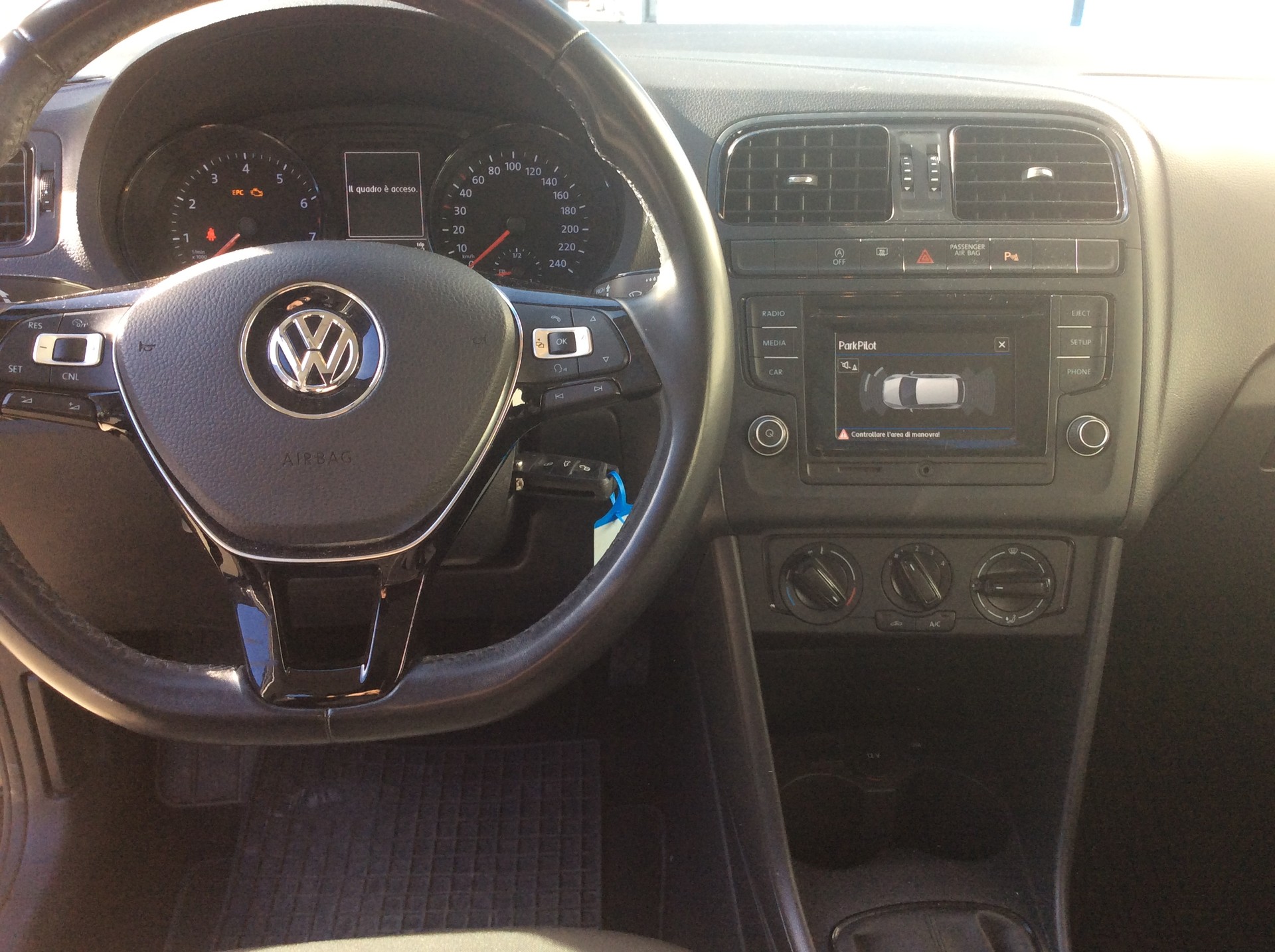 VW Polo 1.0 BMT Trendline-image-5