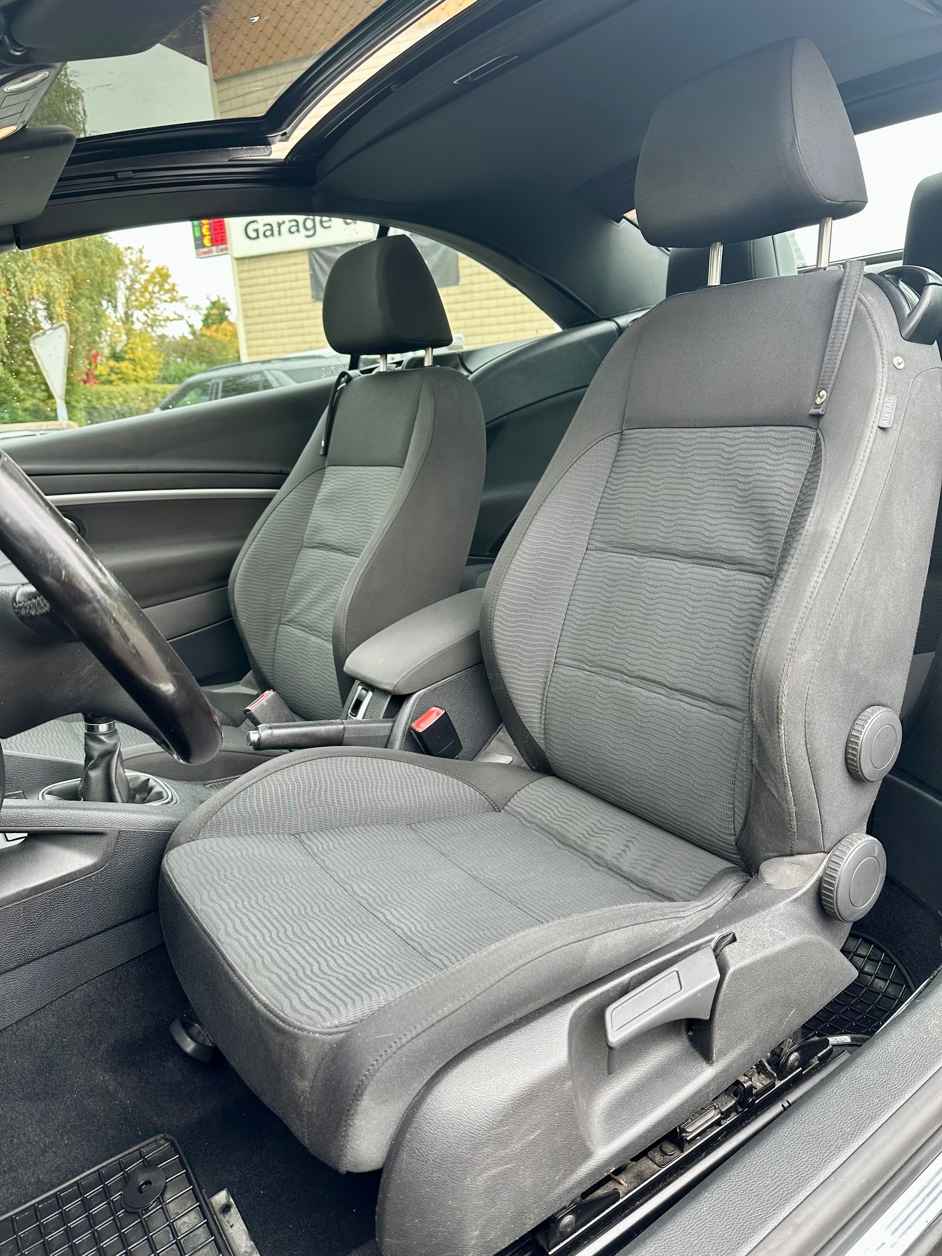 VW Eos 2.0 TDI BlueMotion Technology-image-10