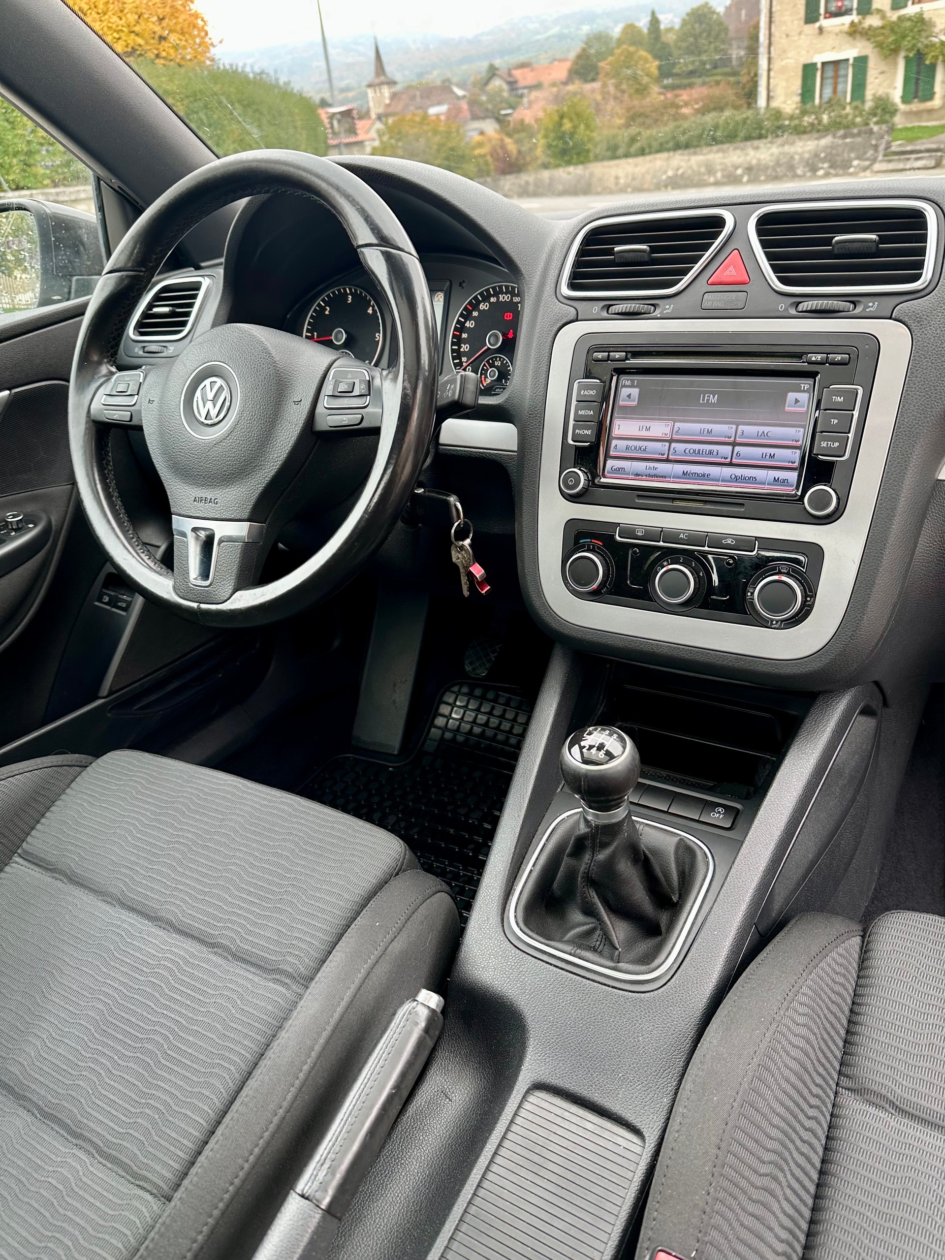 VW Eos 2.0 TDI BlueMotion Technology-image-9