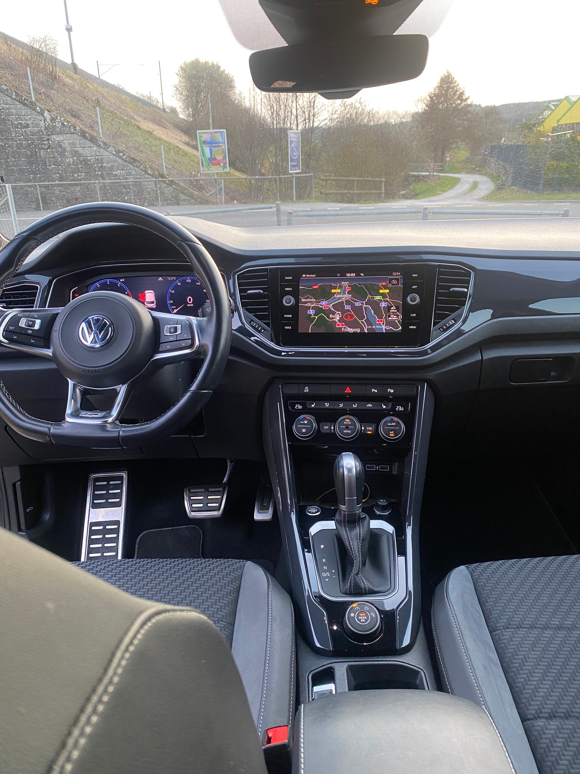 VW T-Roc 2.0 TSI RLine DSG 4Motion-image-8