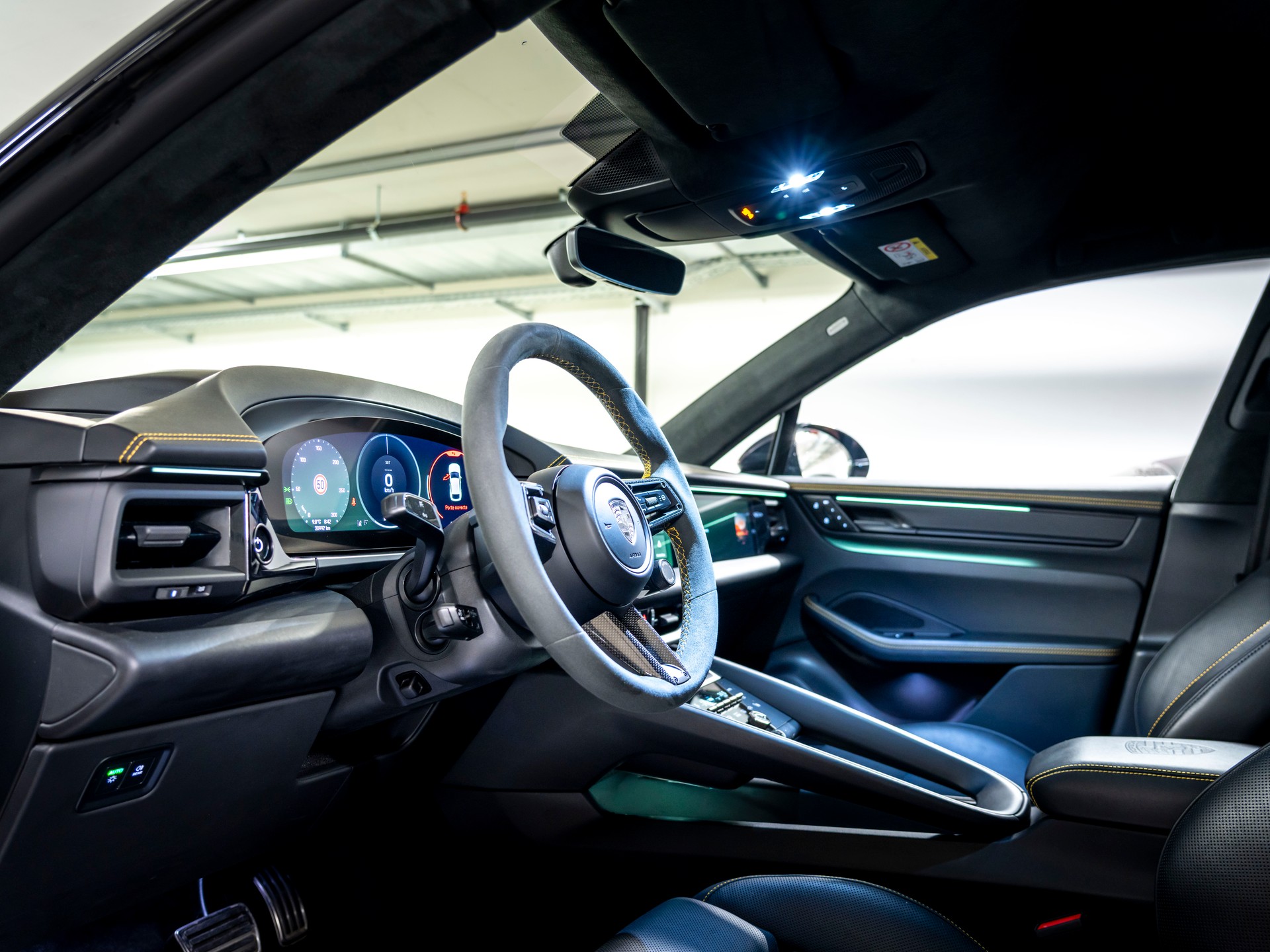 PORSCHE Macan Turbo 100kWh-image-11