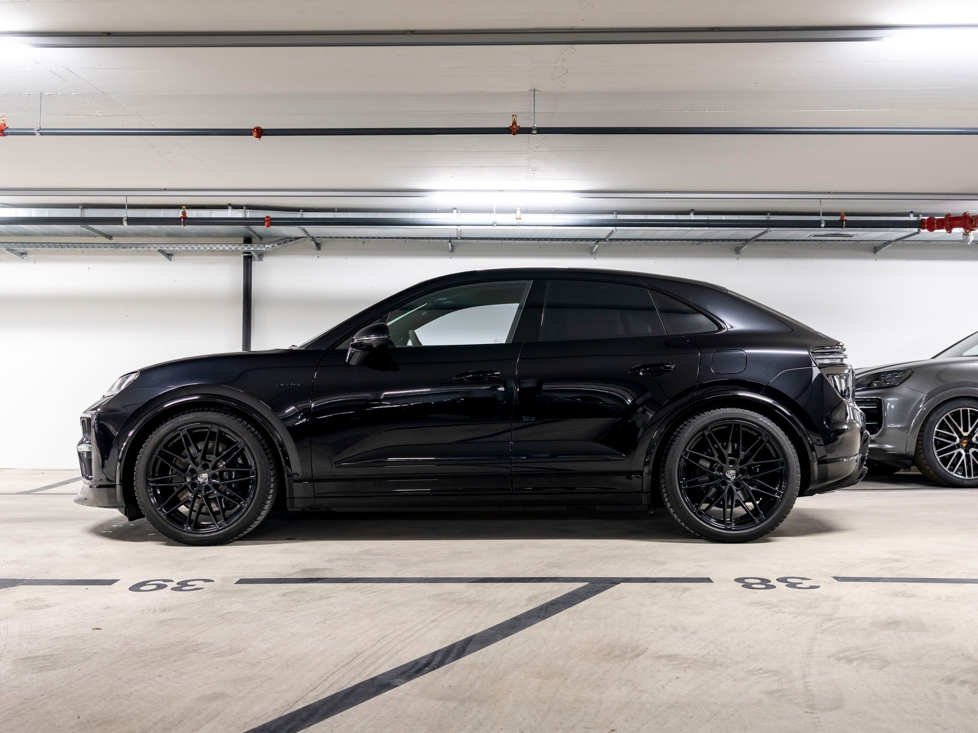 PORSCHE Macan Turbo 100kWh-image-1