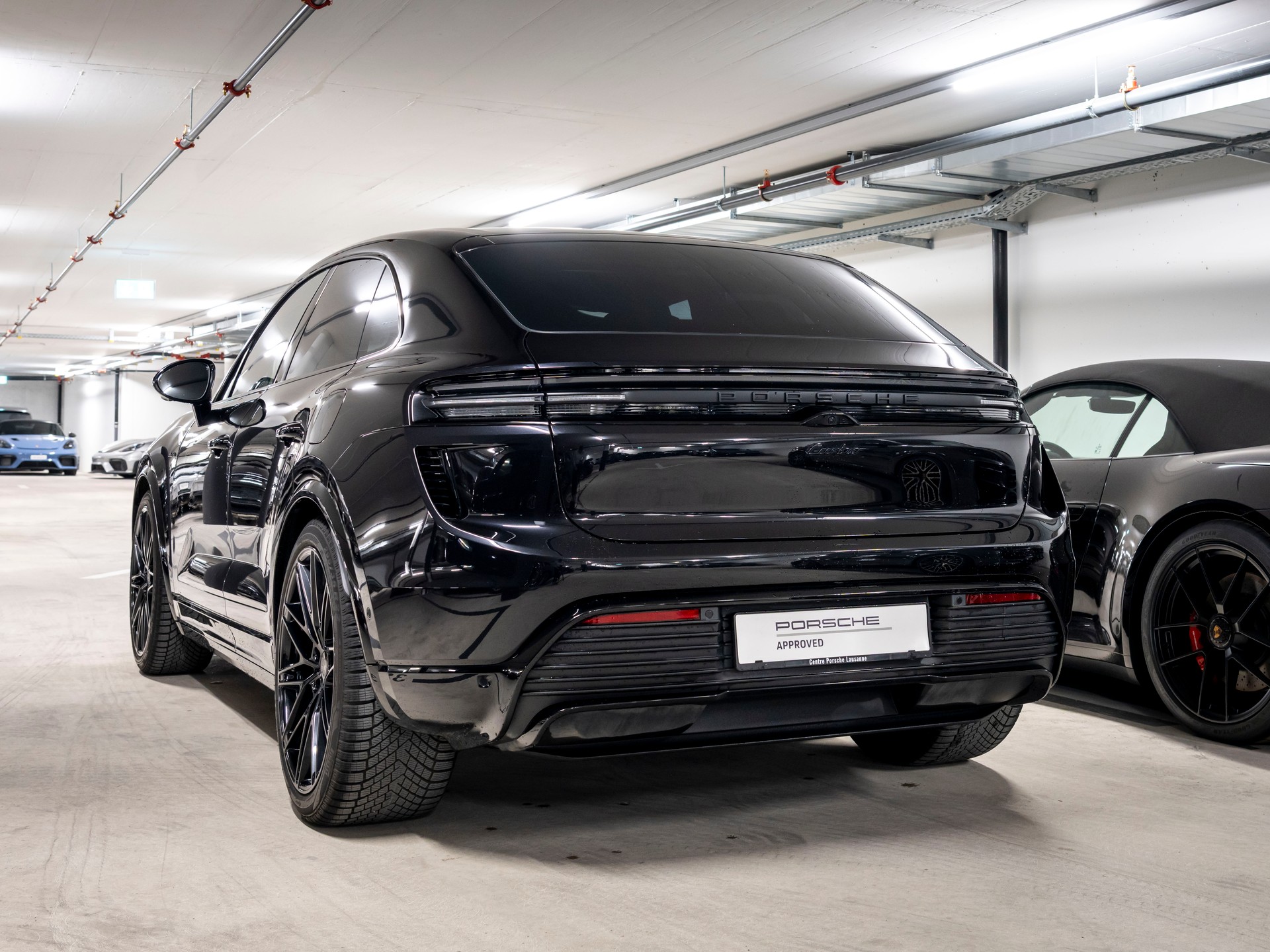 PORSCHE Macan Turbo 100kWh-image-2