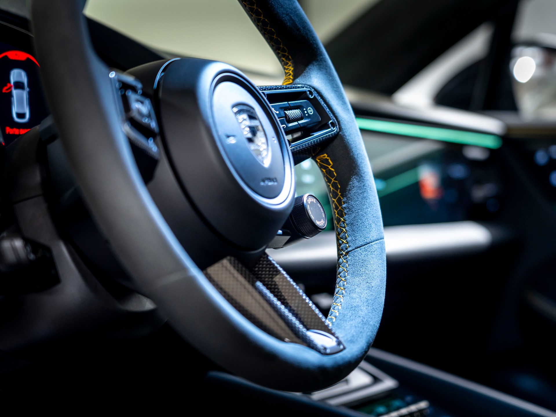 PORSCHE Macan Turbo 100kWh-image-13