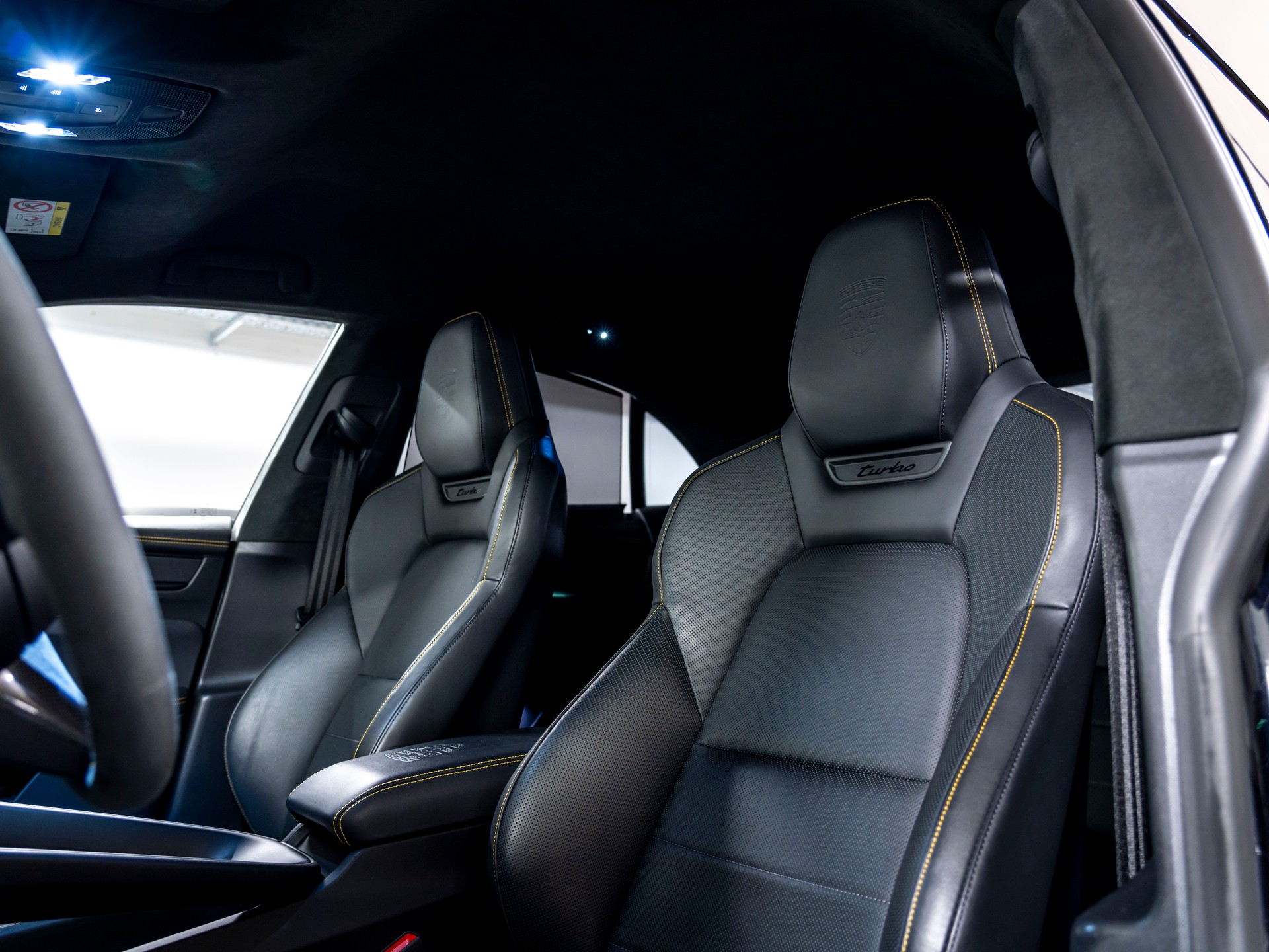 PORSCHE Macan Turbo 100kWh-image-16