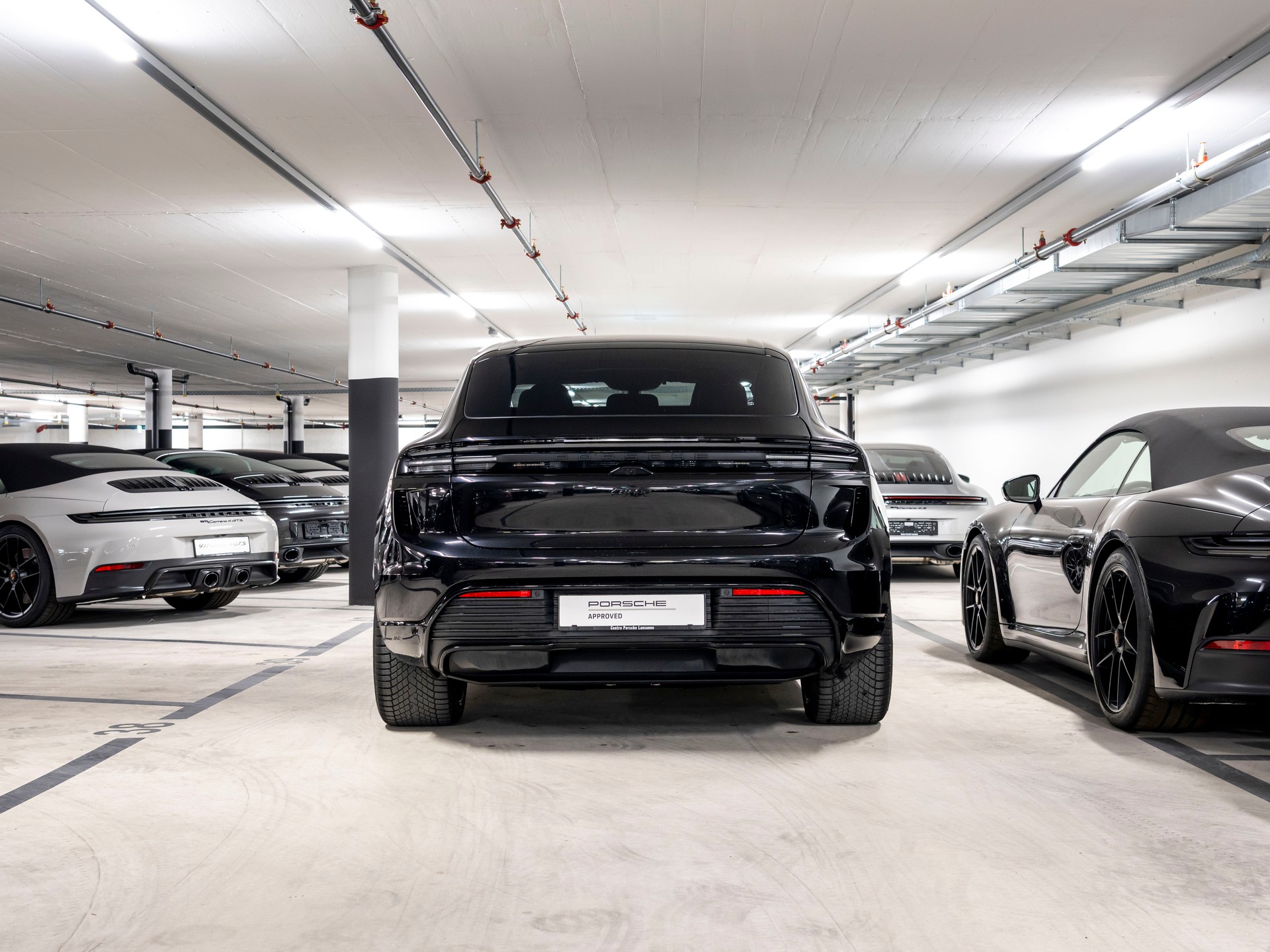 PORSCHE Macan Turbo 100kWh-image-4