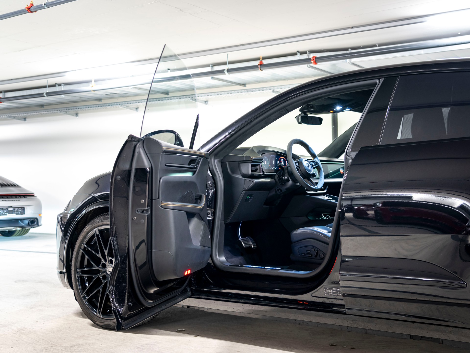 PORSCHE Macan Turbo 100kWh-image-15