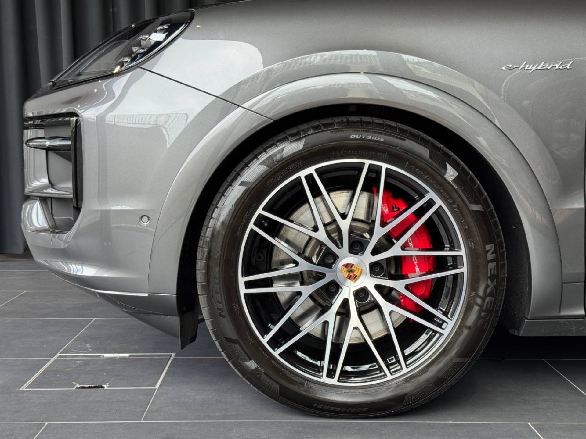 PORSCHE Cayenne S E-Hybrid-image-10