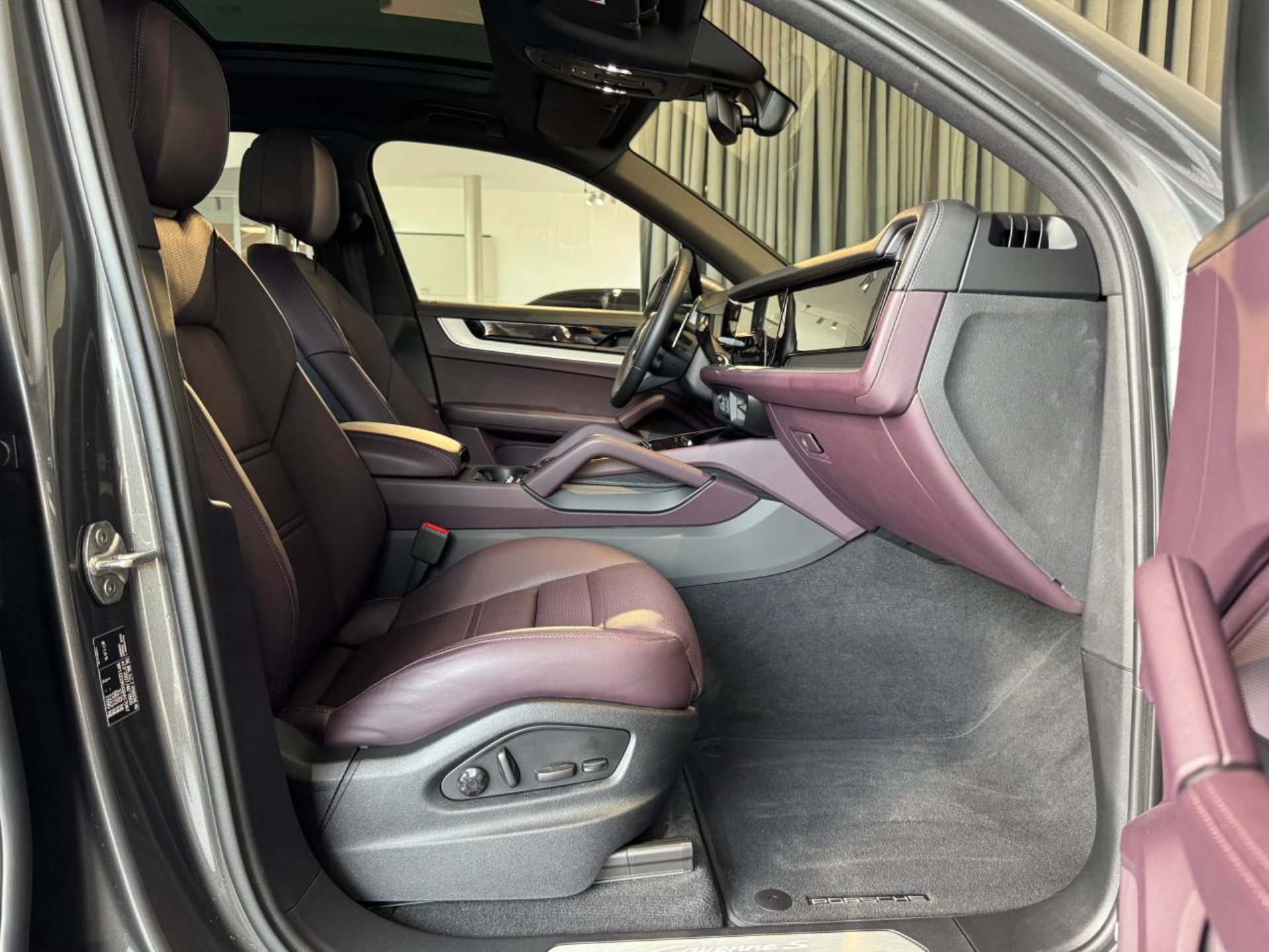 PORSCHE Cayenne S E-Hybrid-image-19
